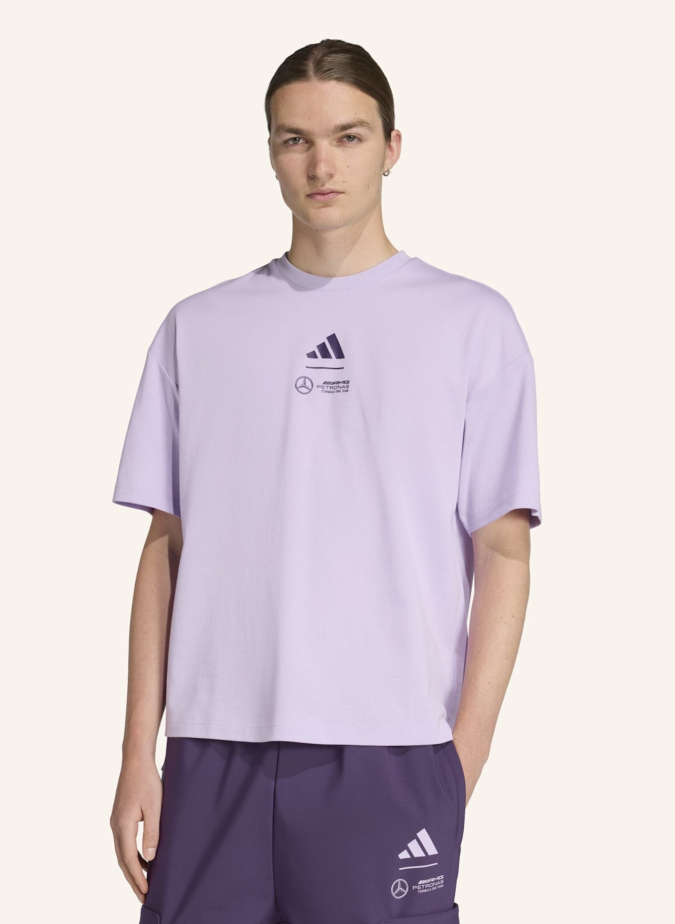 adidas T-Shirt MERCEDES - AMG PETRONAS FORMULA ONE TEAM PREMIUM WOVEN: HELLLILA