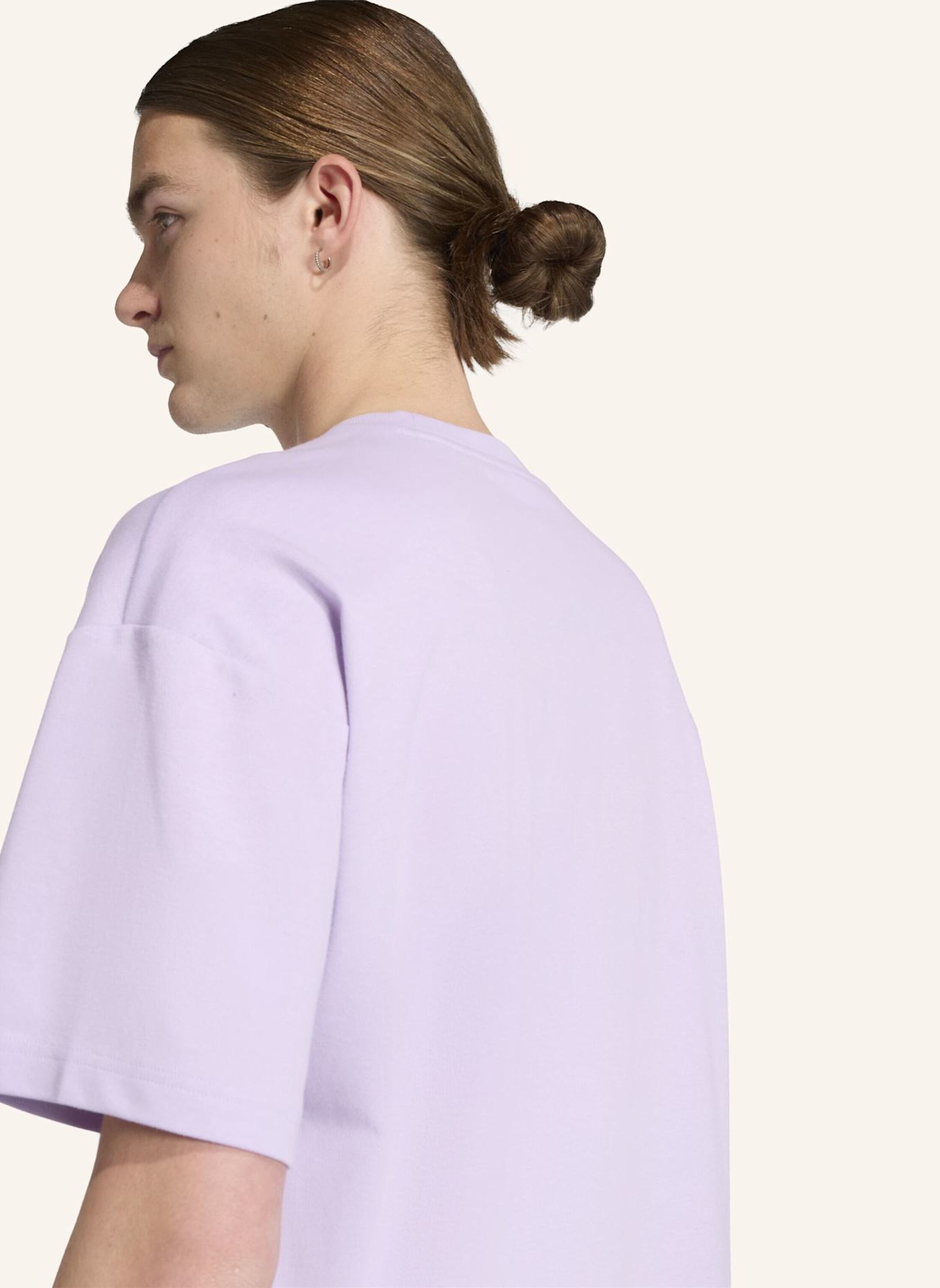 adidas T-Shirt MERCEDES - AMG PETRONAS FORMULA ONE TEAM PREMIUM WOVEN: HELLLILA