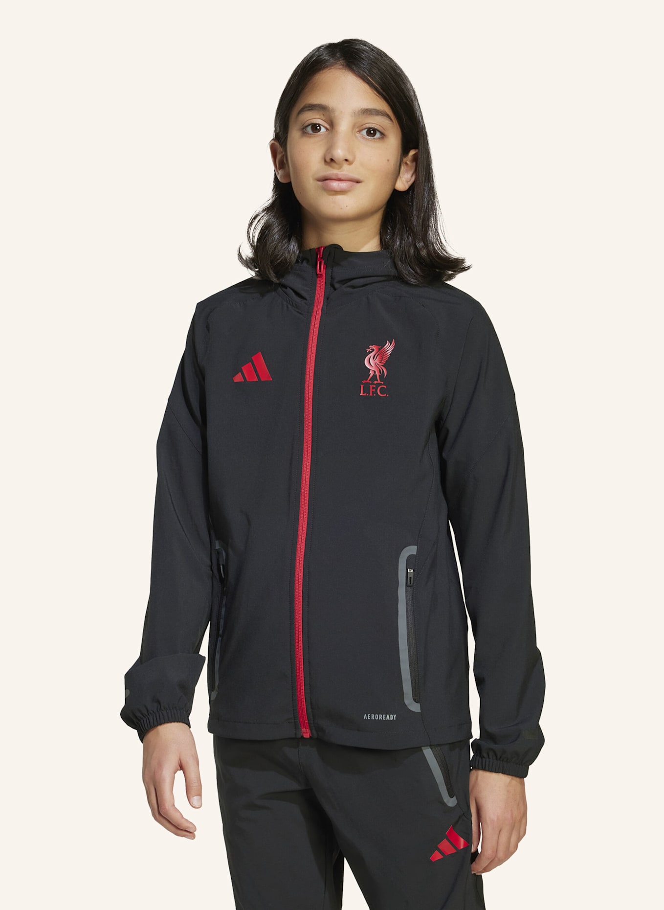 adidas LIVERPOOL FC TIRO 25 COMPETITION VIS TECH TRAVEL JACKE FÜR KINDER: SCHWARZ/ ROT