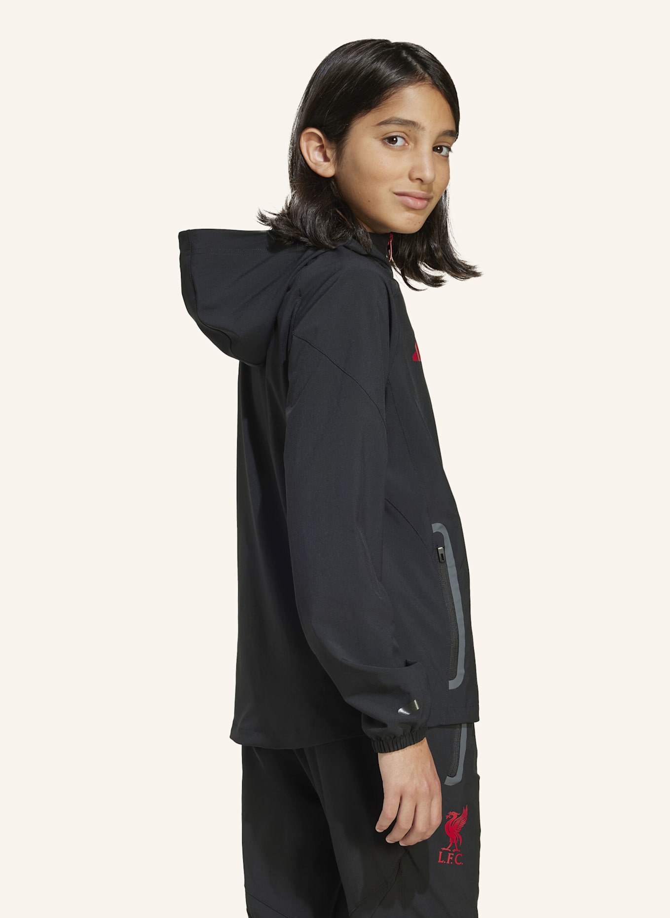 adidas LIVERPOOL FC TIRO 25 COMPETITION VIS TECH TRAVEL JACKE FÜR KINDER: SCHWARZ/ ROT