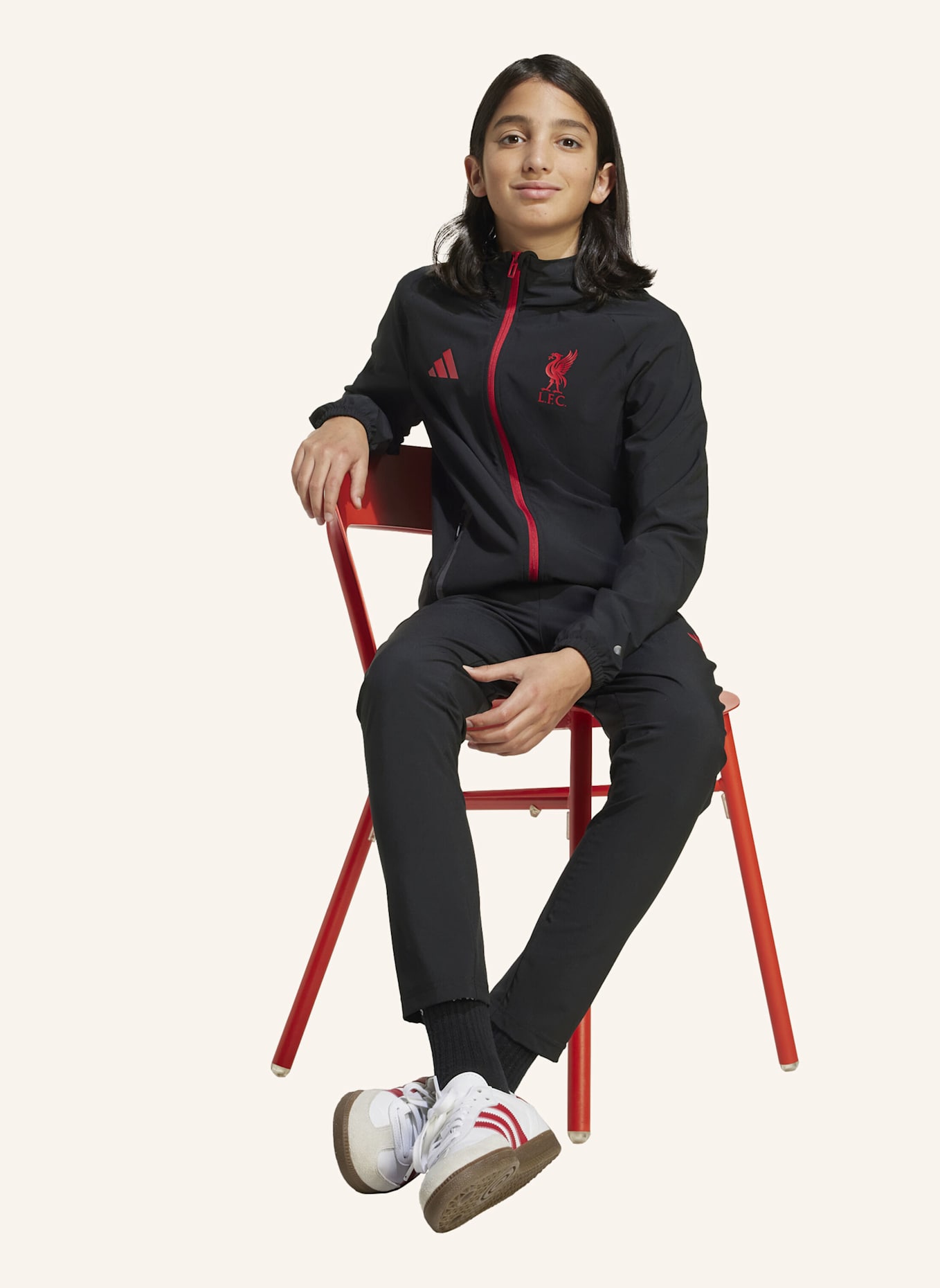 adidas LIVERPOOL FC TIRO 25 COMPETITION VIS TECH REISEHOSE FÜR KINDER: SCHWARZ/ ROT