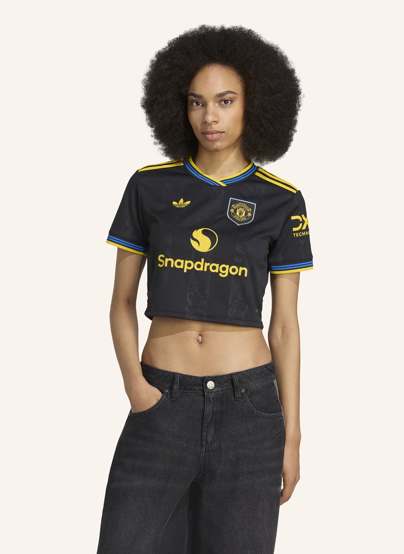 adidas MANCHESTER UNITED 25/26 KÜRZER GESCHNITTENES AUSWEICHTRIKOT: SCHWARZ