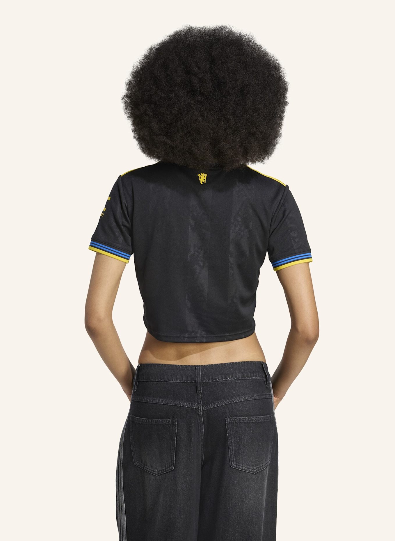 adidas MANCHESTER UNITED 25/26 KÜRZER GESCHNITTENES AUSWEICHTRIKOT: SCHWARZ