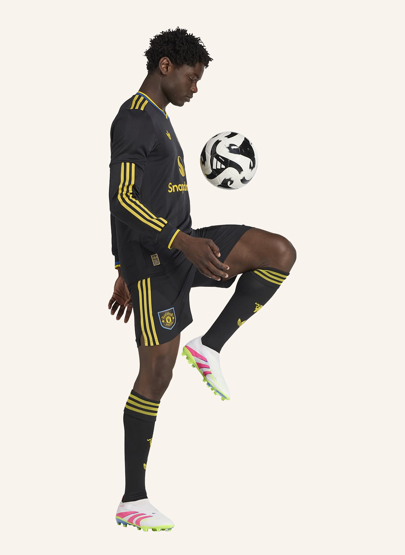 adidas MANCHESTER UNITED 25/26 LONGSLEEVE AUSWEICHTRIKOT AUTHENTIC: SCHWARZ