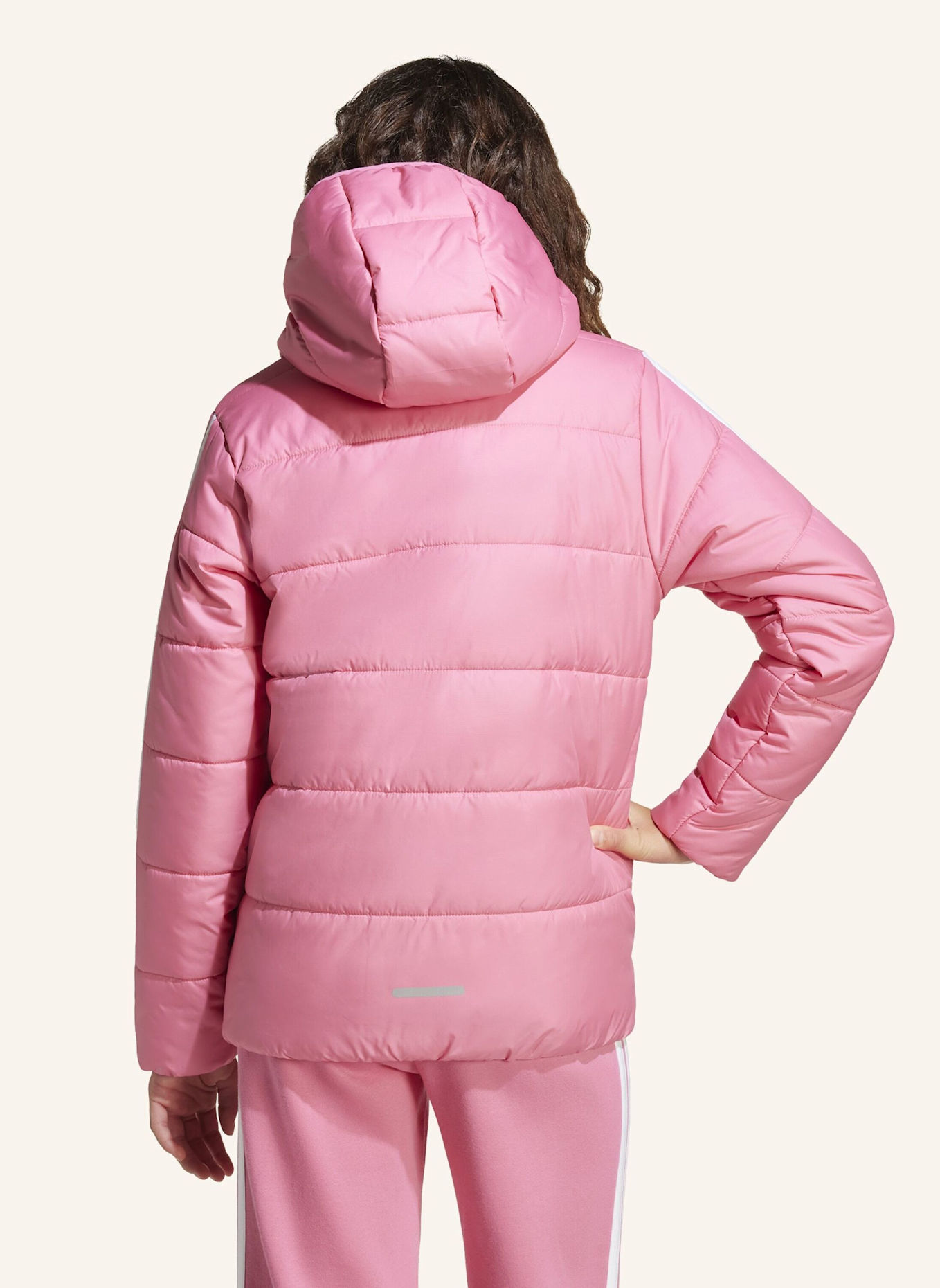 adidas ESSENTIALS 3-STREIFEN GEFÜTTERTE KINDERJACKE: ROSA/ WEISS