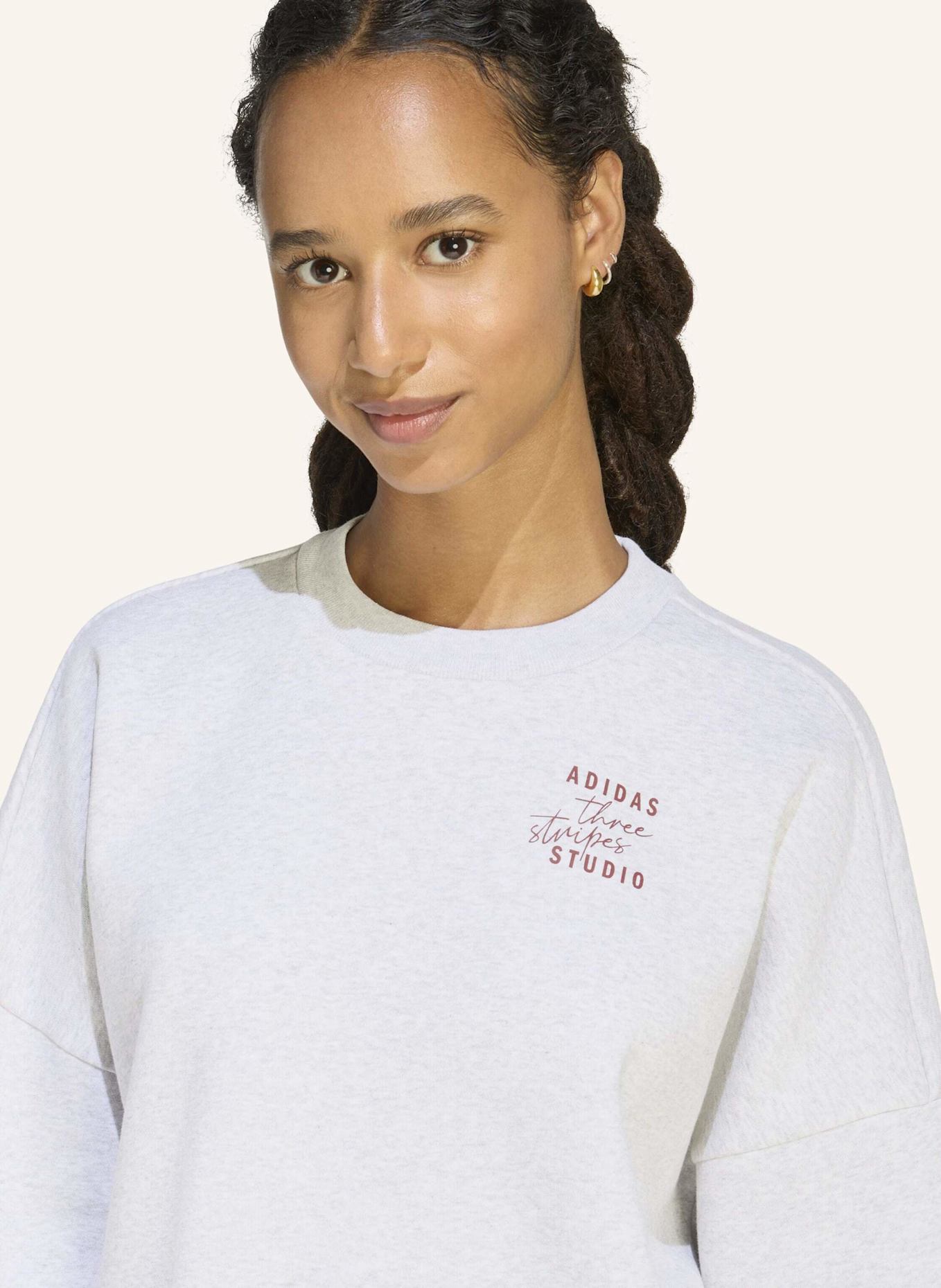 adidas 3-STREIFEN STUDIO FL HOODIE: GRAU