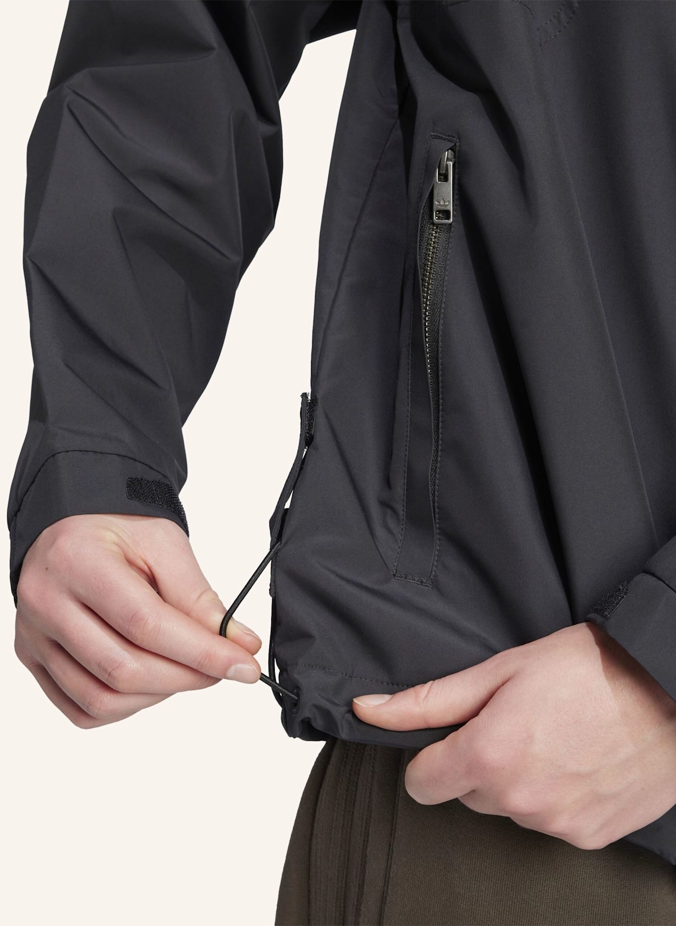 adidas Originals PREMIUM ESSENTIALS WATER-REPELLENT JACKE: SCHWARZ