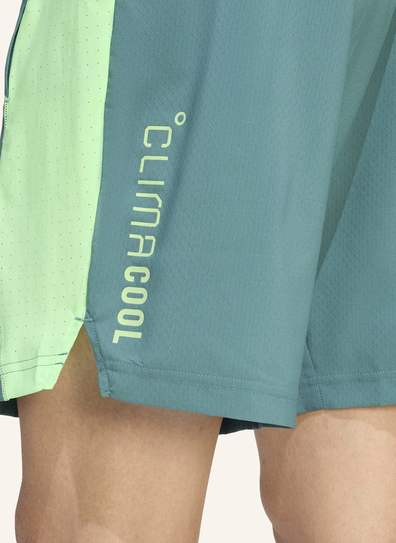 adidas TECH APPAREL CLIMACOOL SHORT: TÜRKIS/ NEONGRÜN