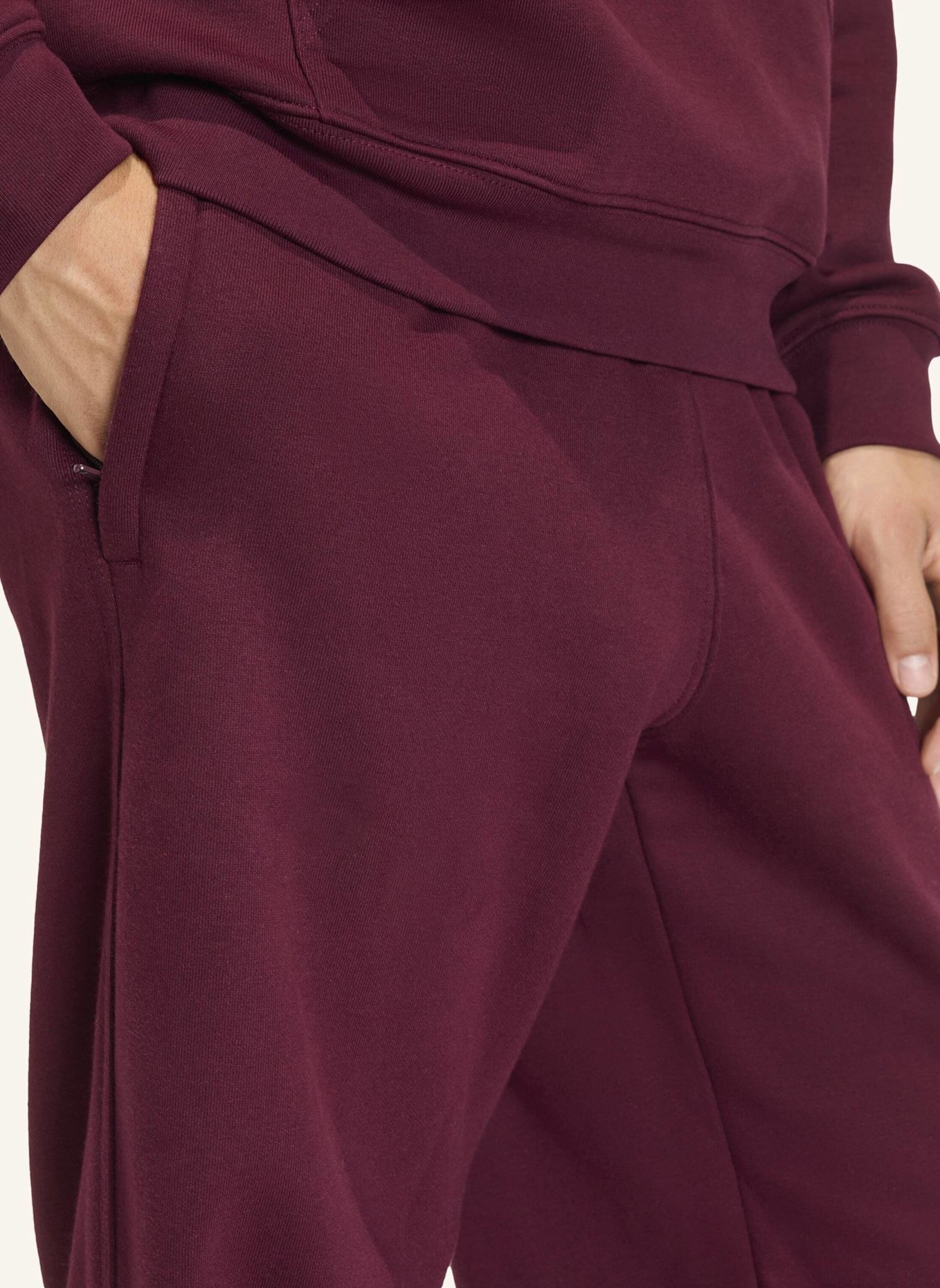 adidas Originals ESSENTIAL OPEN HEM LOOSE HOSE: ROT