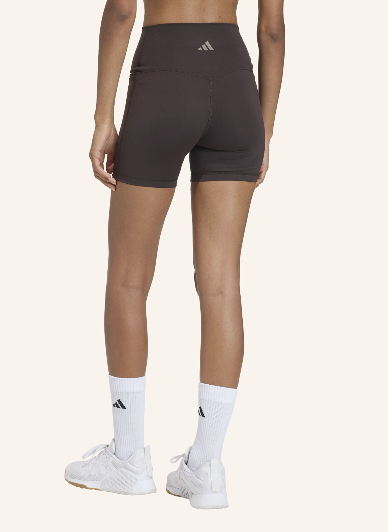 adidas 3-STREIFEN STUDIO ALL ME BOOTY SHORT LEGGINGS: BRAUN