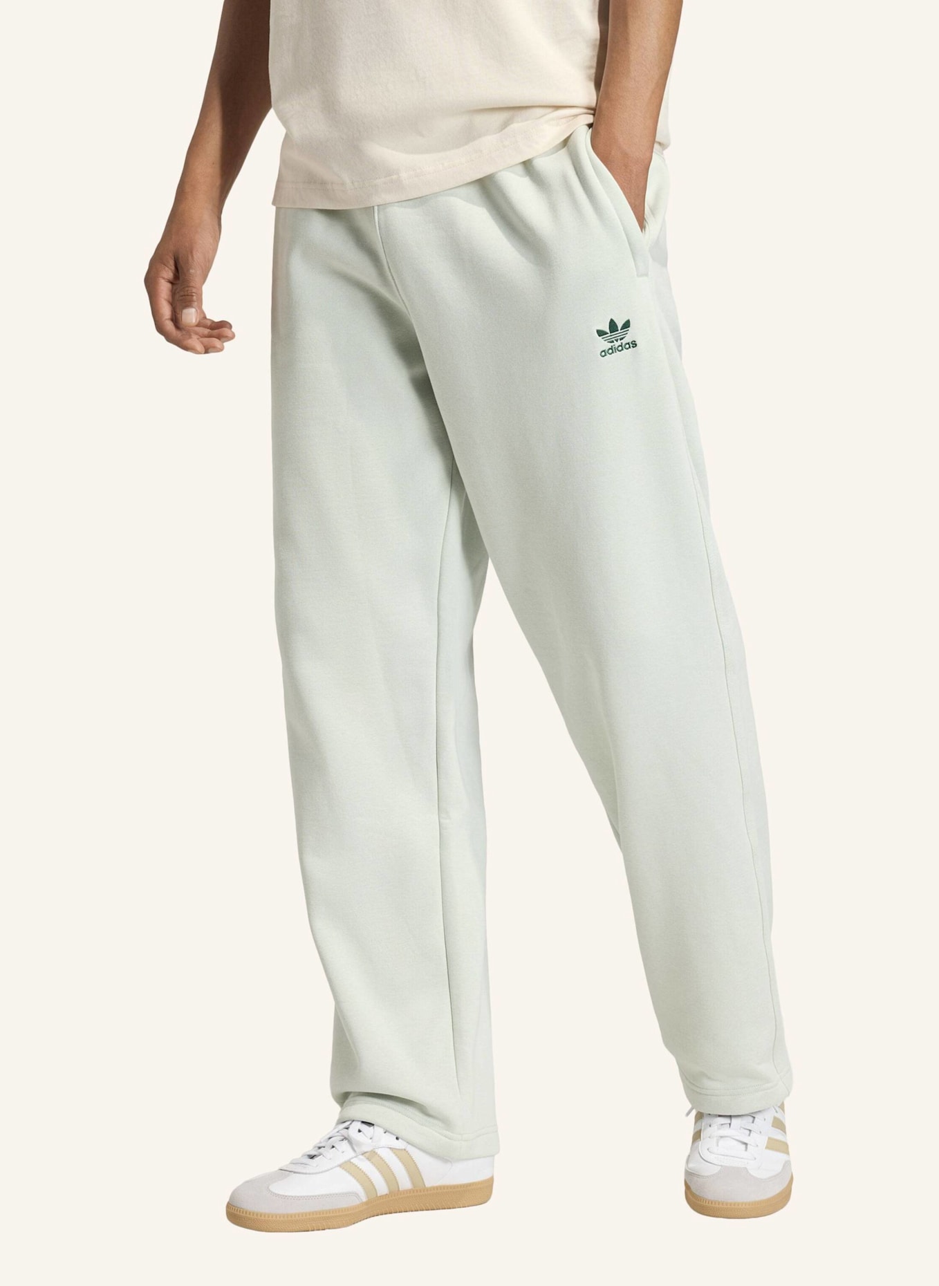 adidas Originals ESSENTIAL OPEN HEM LOOSE HOSE: GRÜN