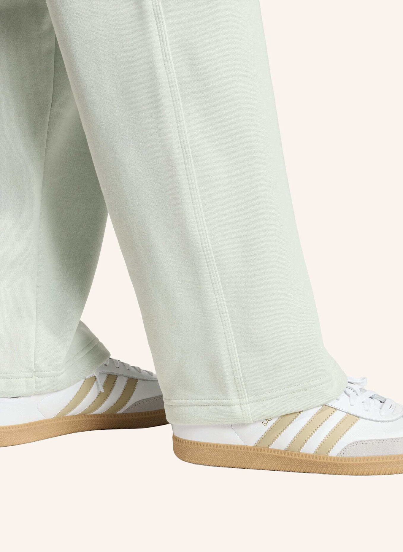 adidas Originals ESSENTIAL OPEN HEM LOOSE HOSE: GRÜN