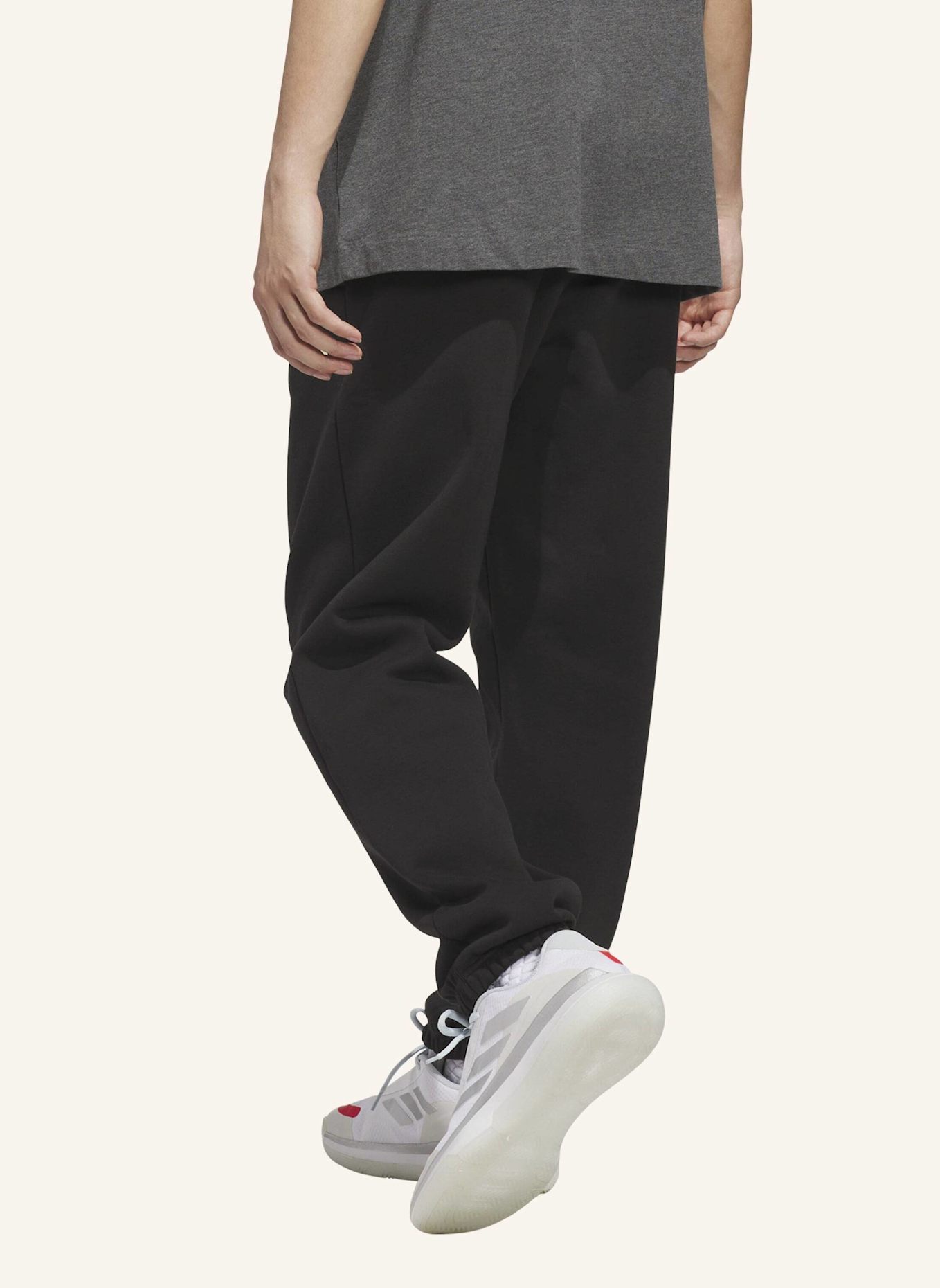 adidas ADIDAS BASKETBALL JOGGINGHOSE – GENDERNEUTRAL: SCHWARZ
