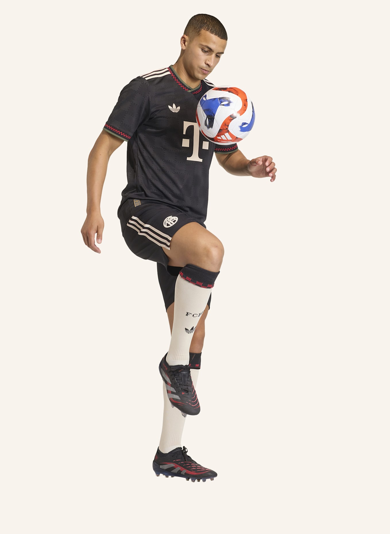 adidas FC BAYERN 25/26 AUSWEICHTRIKOT AUTHENTIC: SCHWARZ/ BEIGE