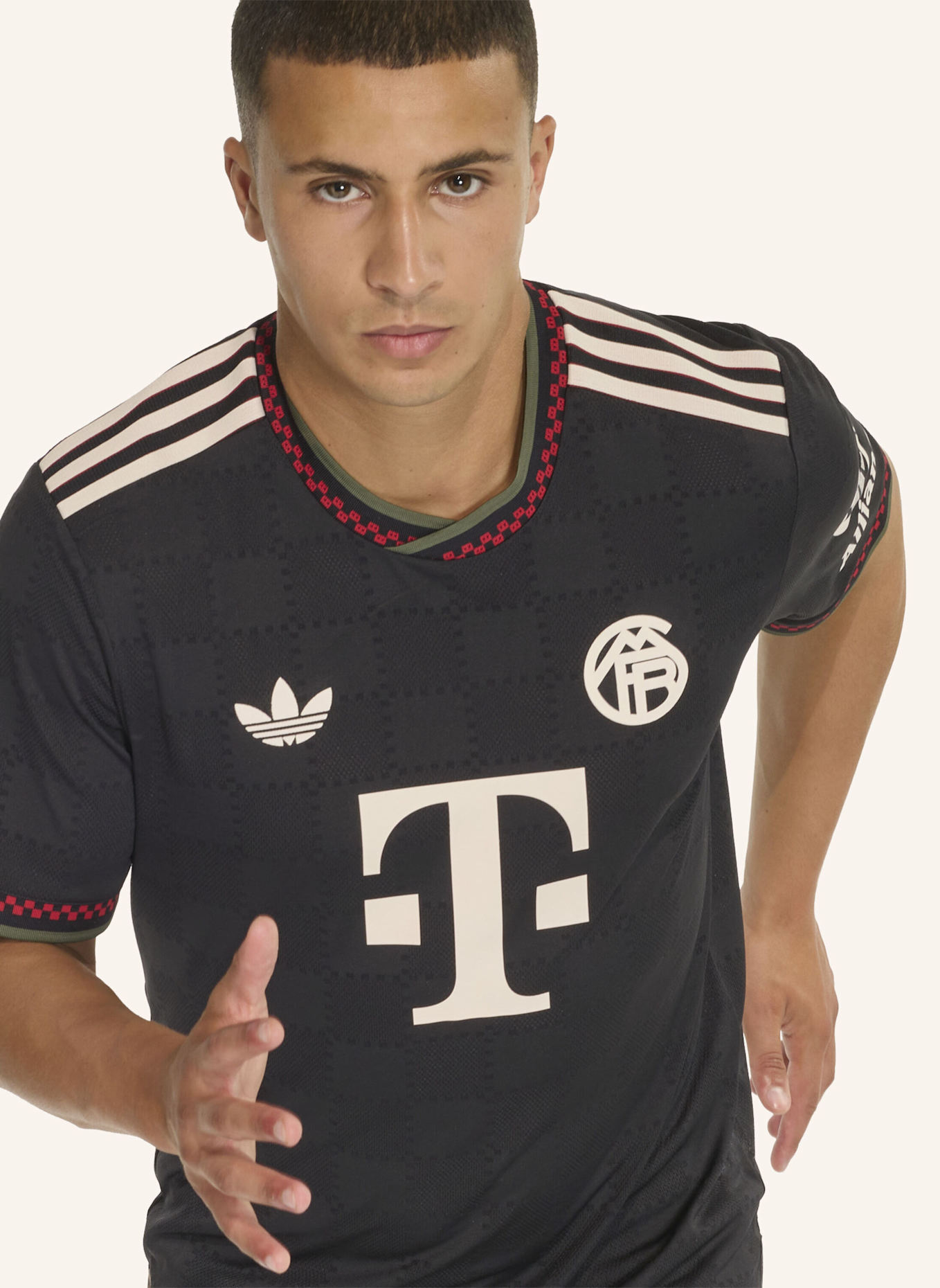 adidas FC BAYERN 25/26 AUSWEICHTRIKOT AUTHENTIC: SCHWARZ/ BEIGE