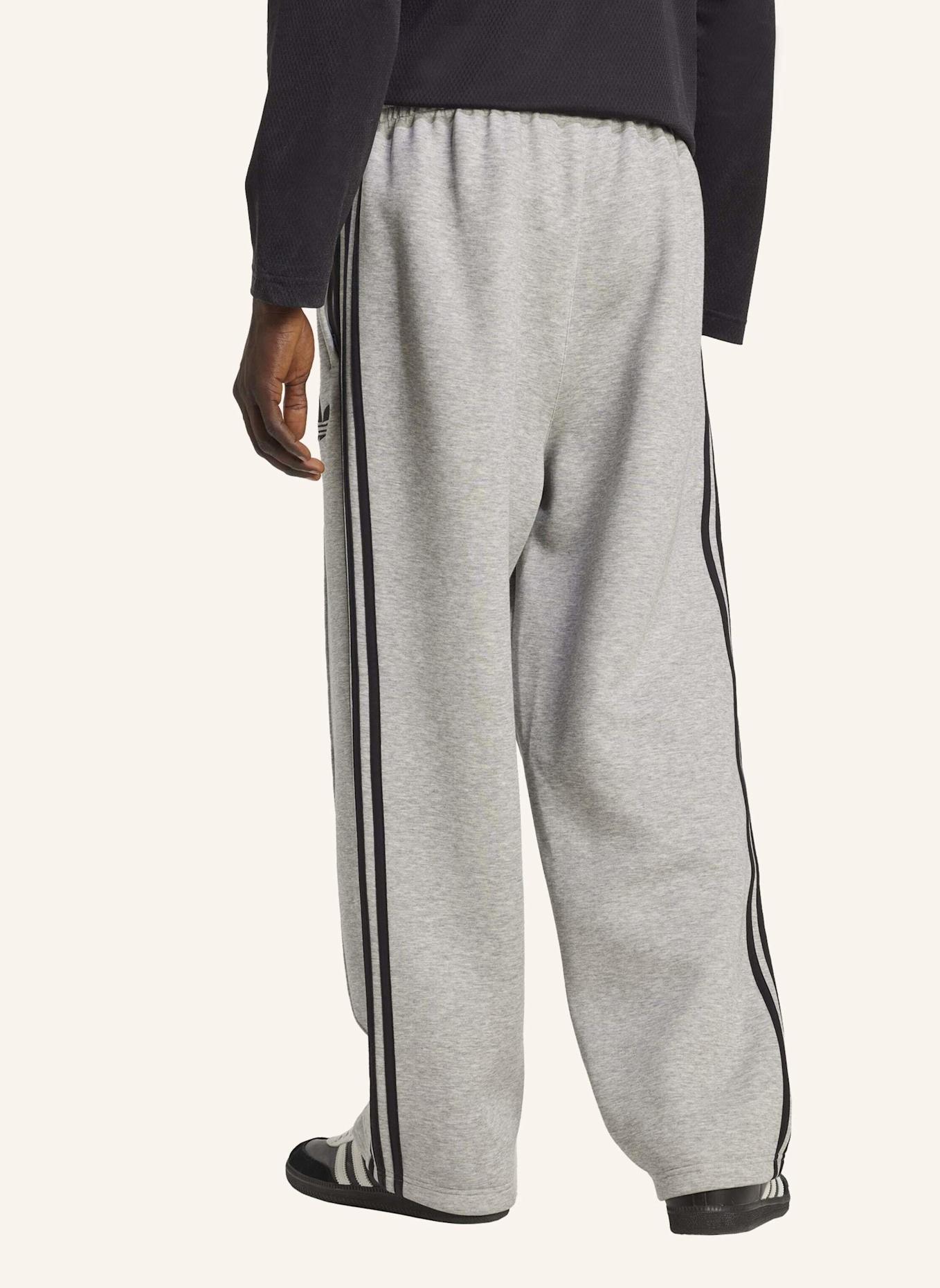 adidas Originals ADICOLOR SPACER BAGGY TRAININGSHOSE: GRAU