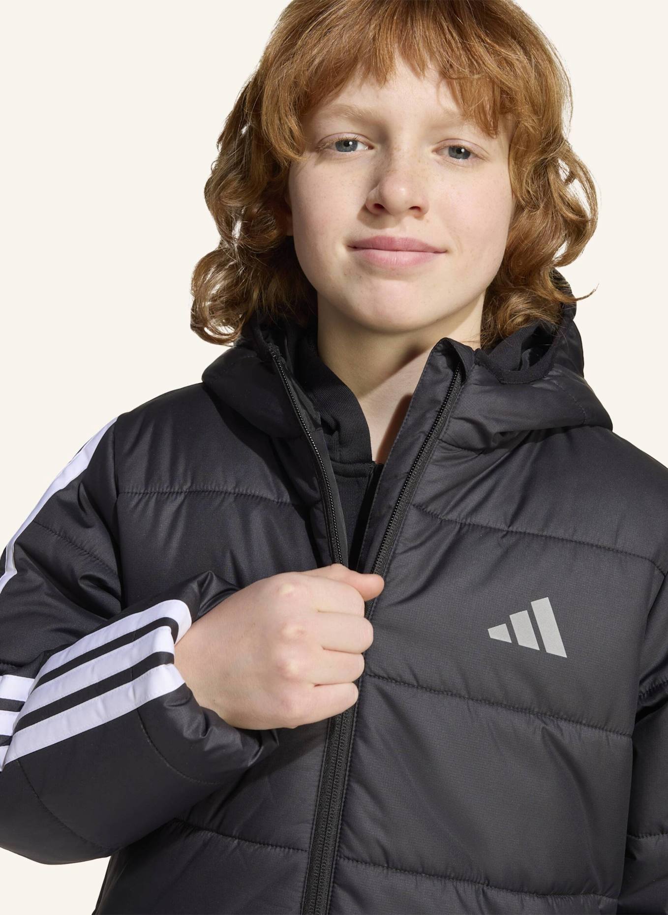 adidas ESSENTIALS 3-STREIFEN GEFÜTTERTE KINDERJACKE: SCHWARZ/ WEISS
