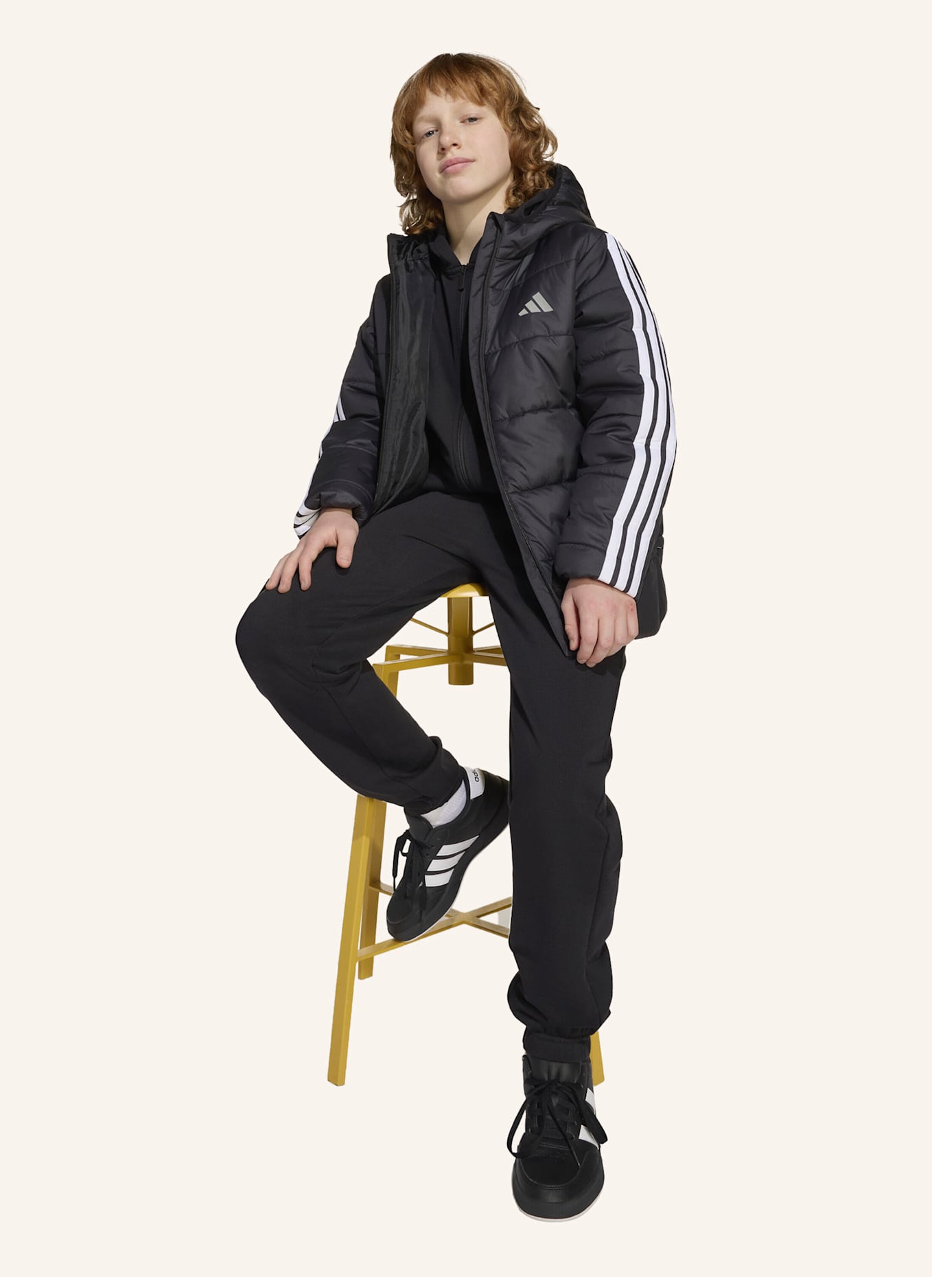 adidas ESSENTIALS 3-STREIFEN GEFÜTTERTE KINDERJACKE: SCHWARZ/ WEISS