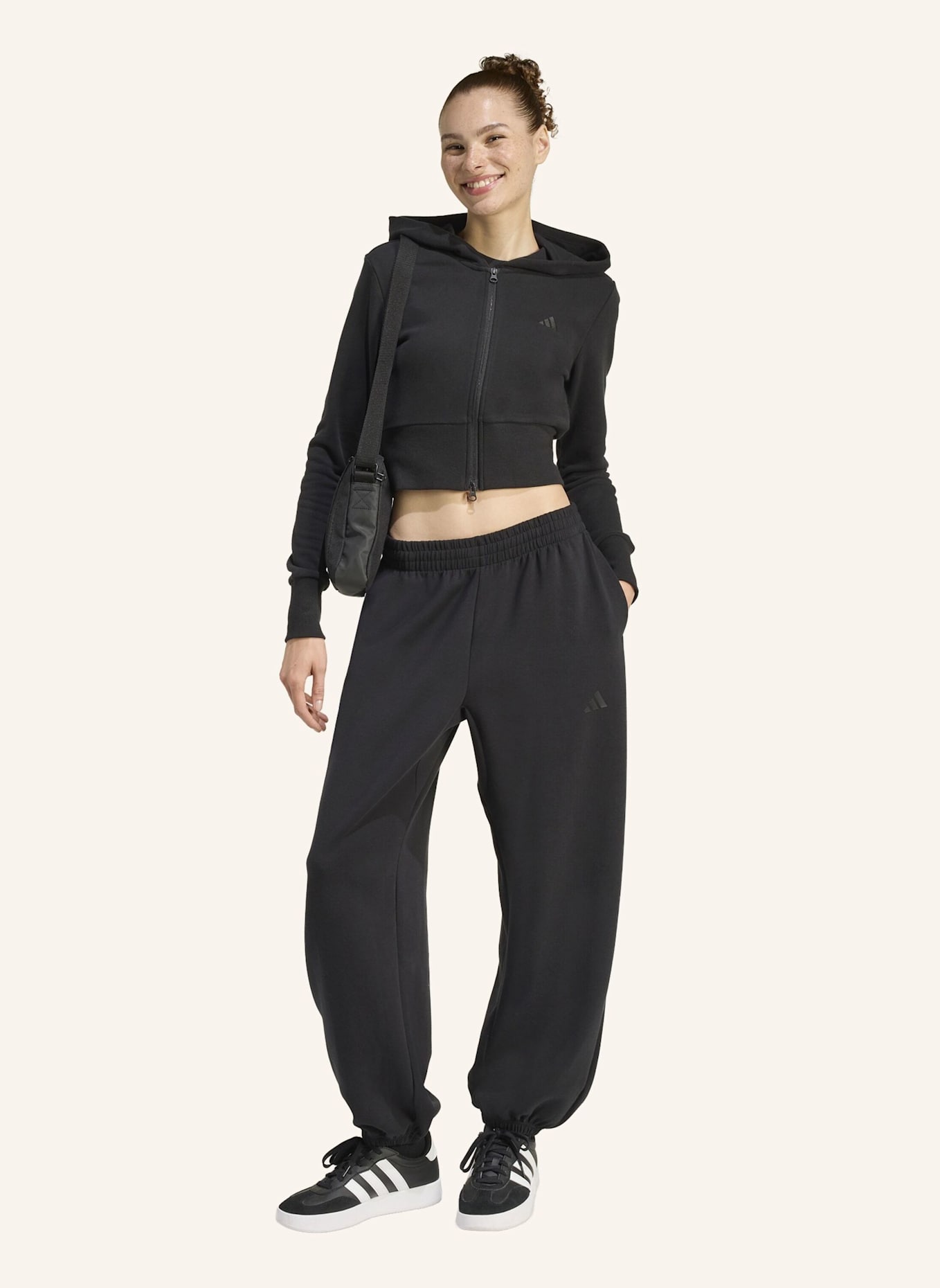 adidas SEASONAL ESSENTIALS FRENCH TERRY TRACK TOP MIT DURCHGEHENDEM REISSVERSCHLUSS: SCHWARZ