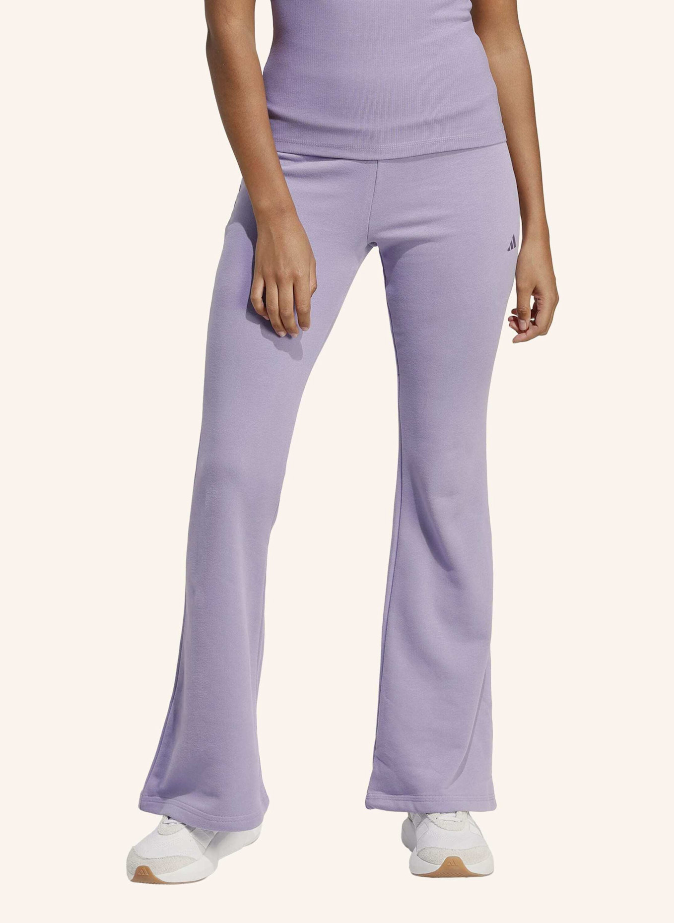 adidas SEASONAL ESSENTIALS FRENCH TERRY AUSGESTELLTE HOSE: LILA