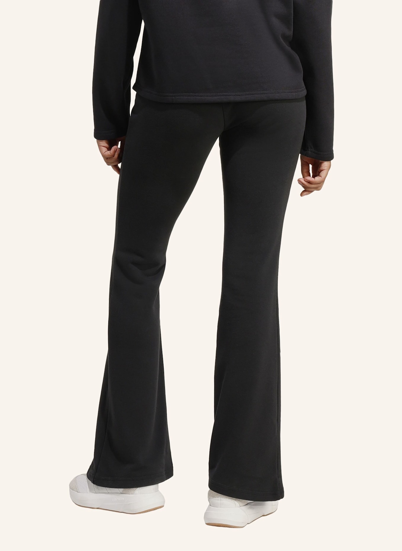 adidas SEASONAL ESSENTIALS FRENCH TERRY AUSGESTELLTE HOSE: SCHWARZ