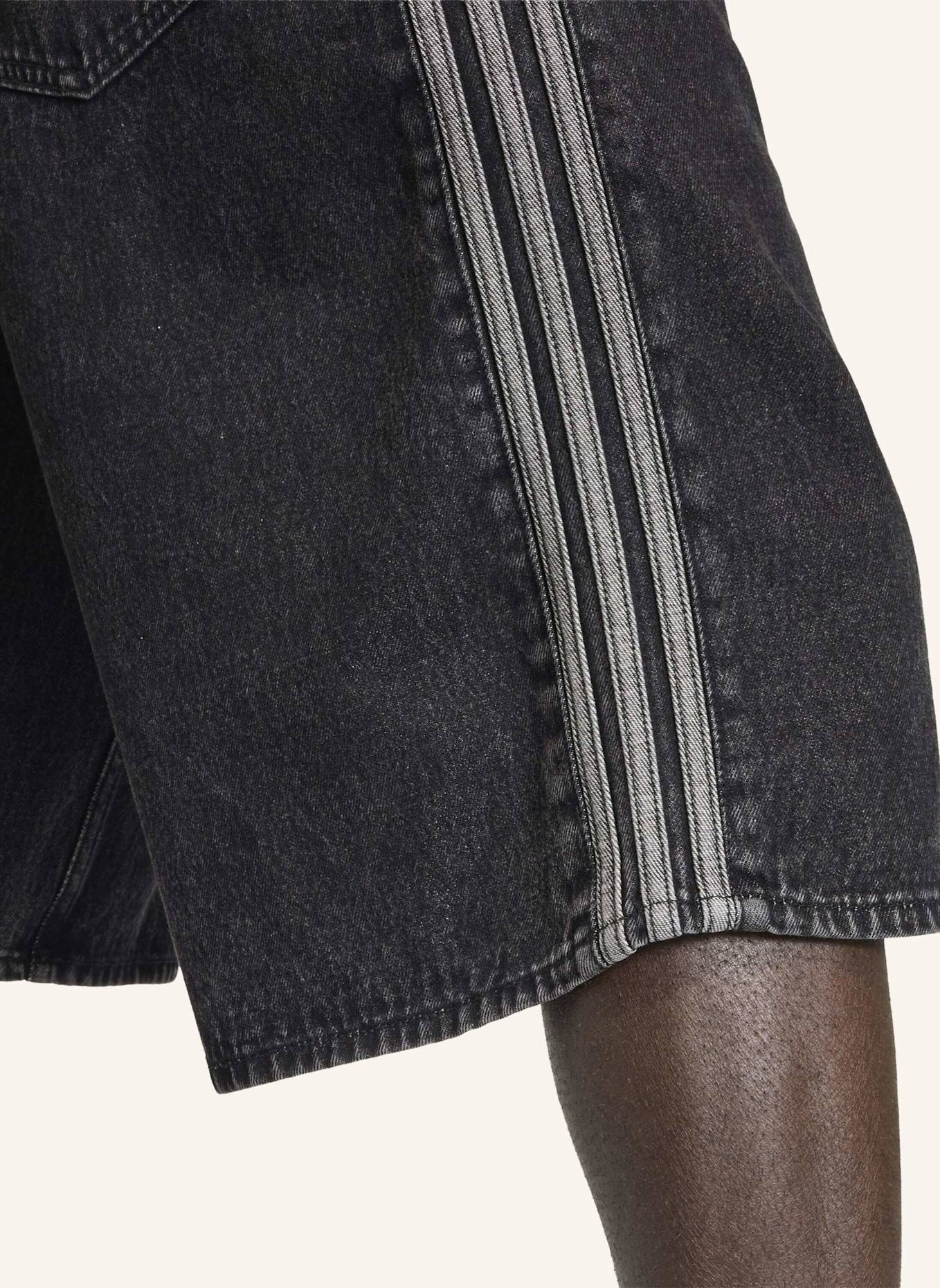 adidas Originals FIREBIRD ADICOLOR JEANS-SHORTS: SCHWARZ