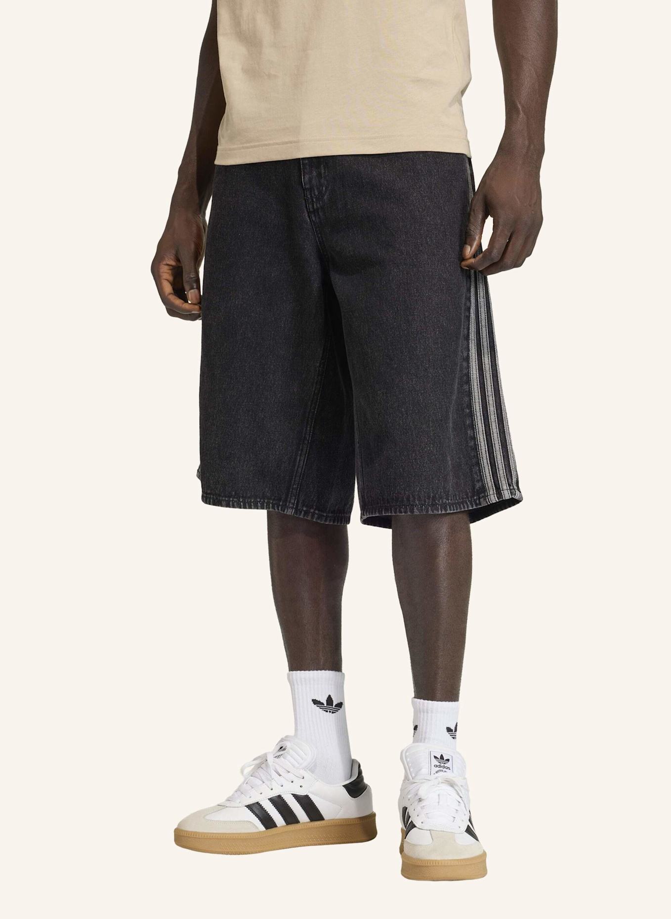 adidas Originals FIREBIRD ADICOLOR JEANS-SHORTS: SCHWARZ