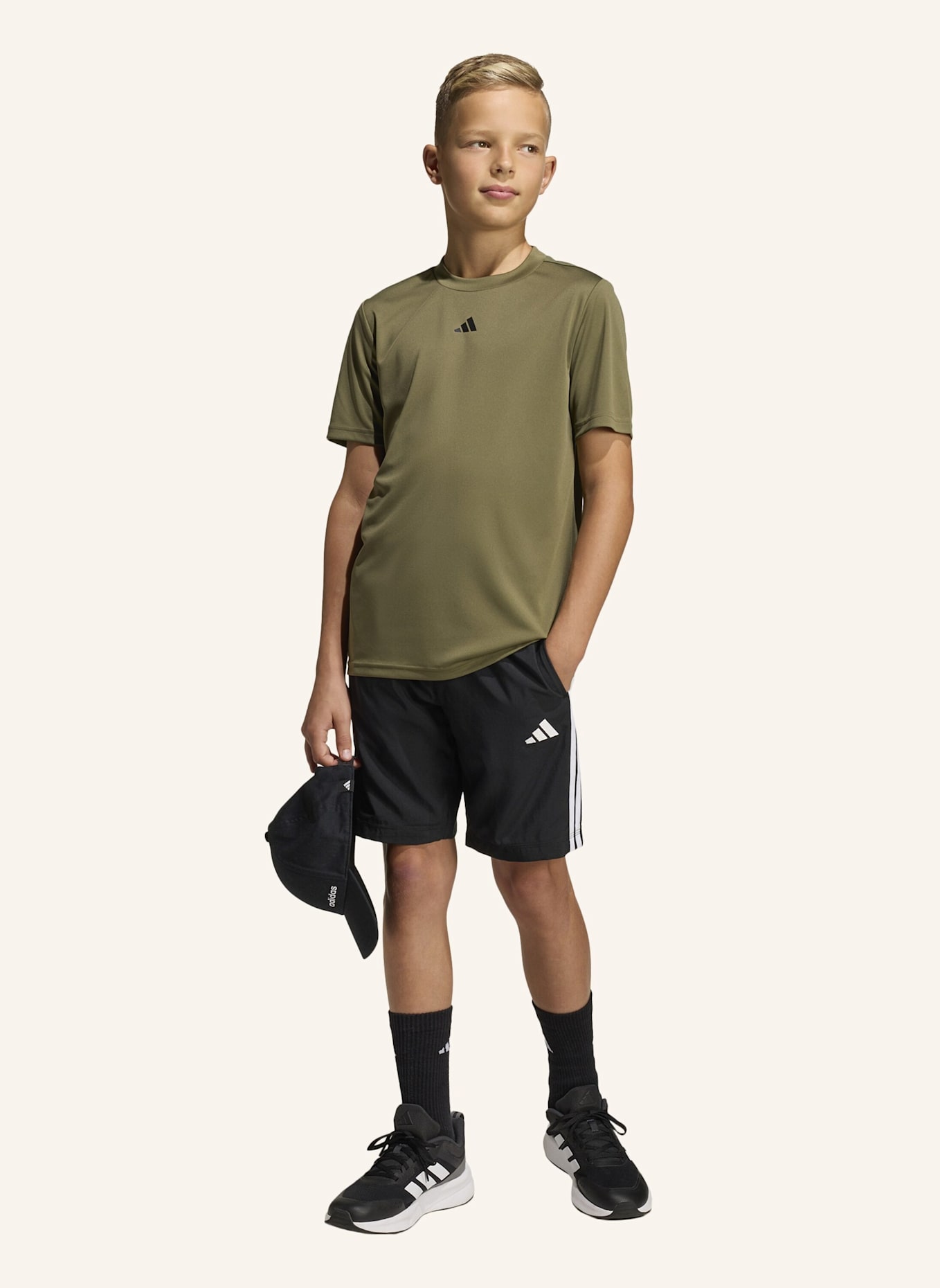 adidas T-Shirt TRAIN ESSENTIALS LOGO: SCHWARZ