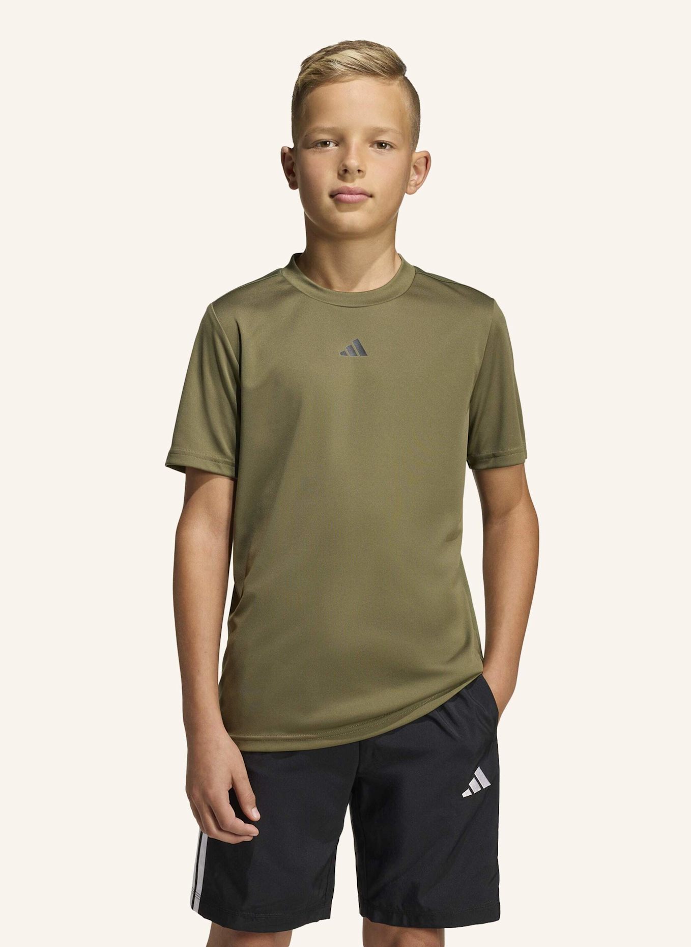 adidas T-Shirt TRAIN ESSENTIALS LOGO: SCHWARZ