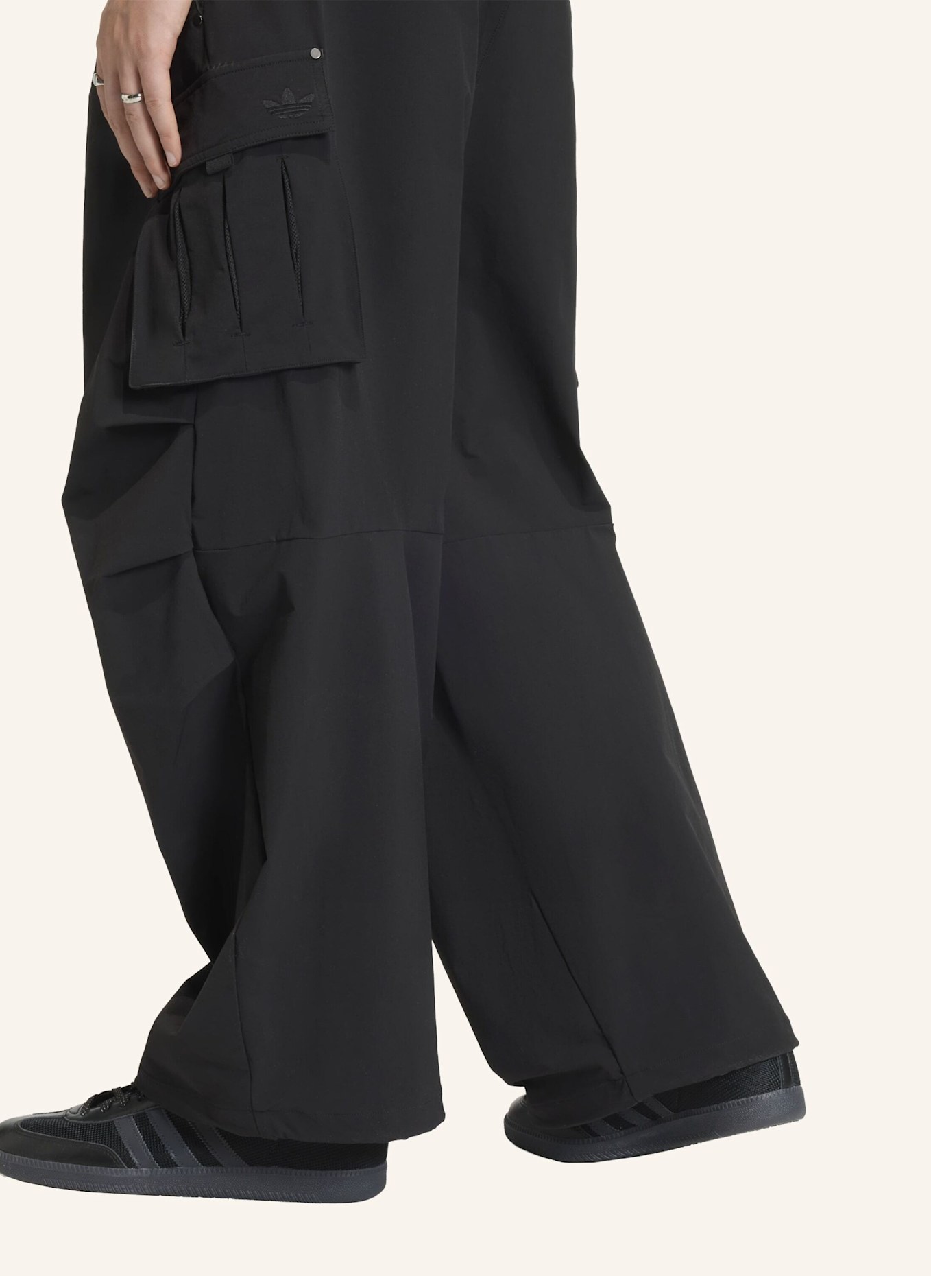 adidas Originals PREMIUM ESSENTIALS UTILITY CARGOHOSE: SCHWARZ