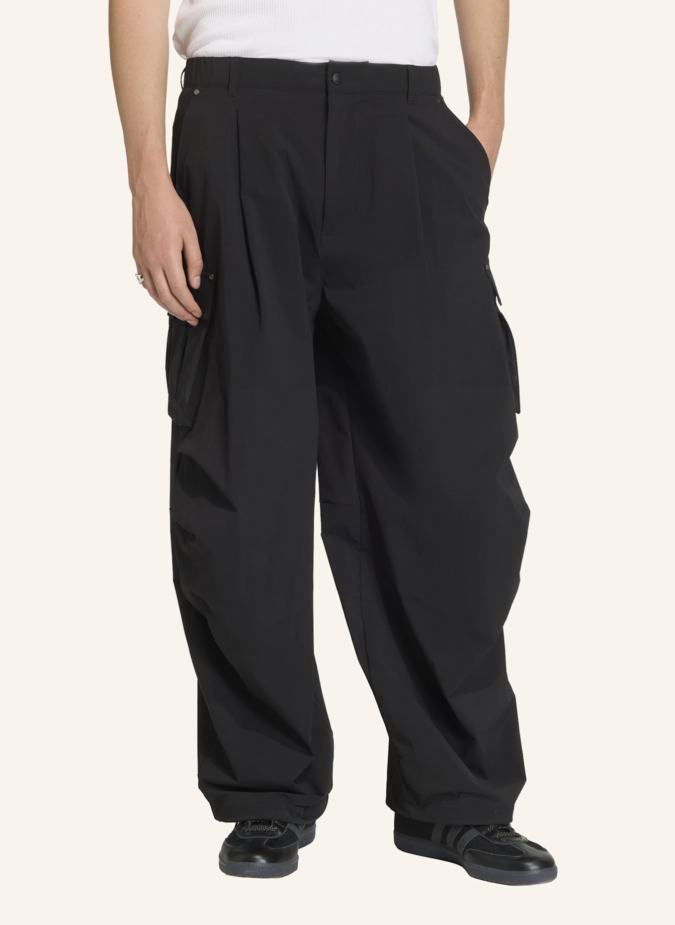 adidas Originals PREMIUM ESSENTIALS UTILITY CARGOHOSE: SCHWARZ