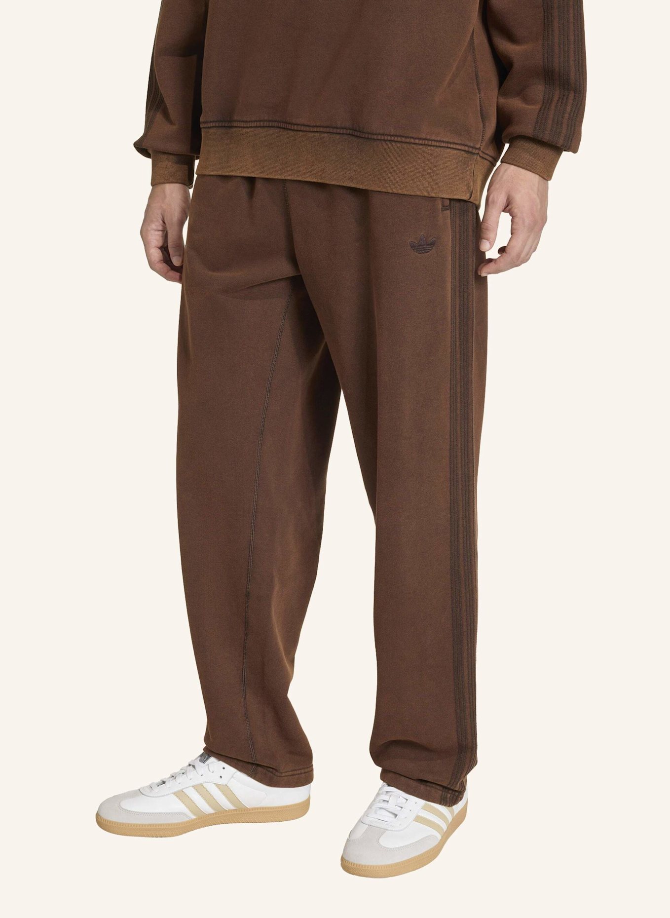 adidas Originals PREMIUM ESSENTIALS RETRO WASHED OPEN HEM HOSE: BRAUN