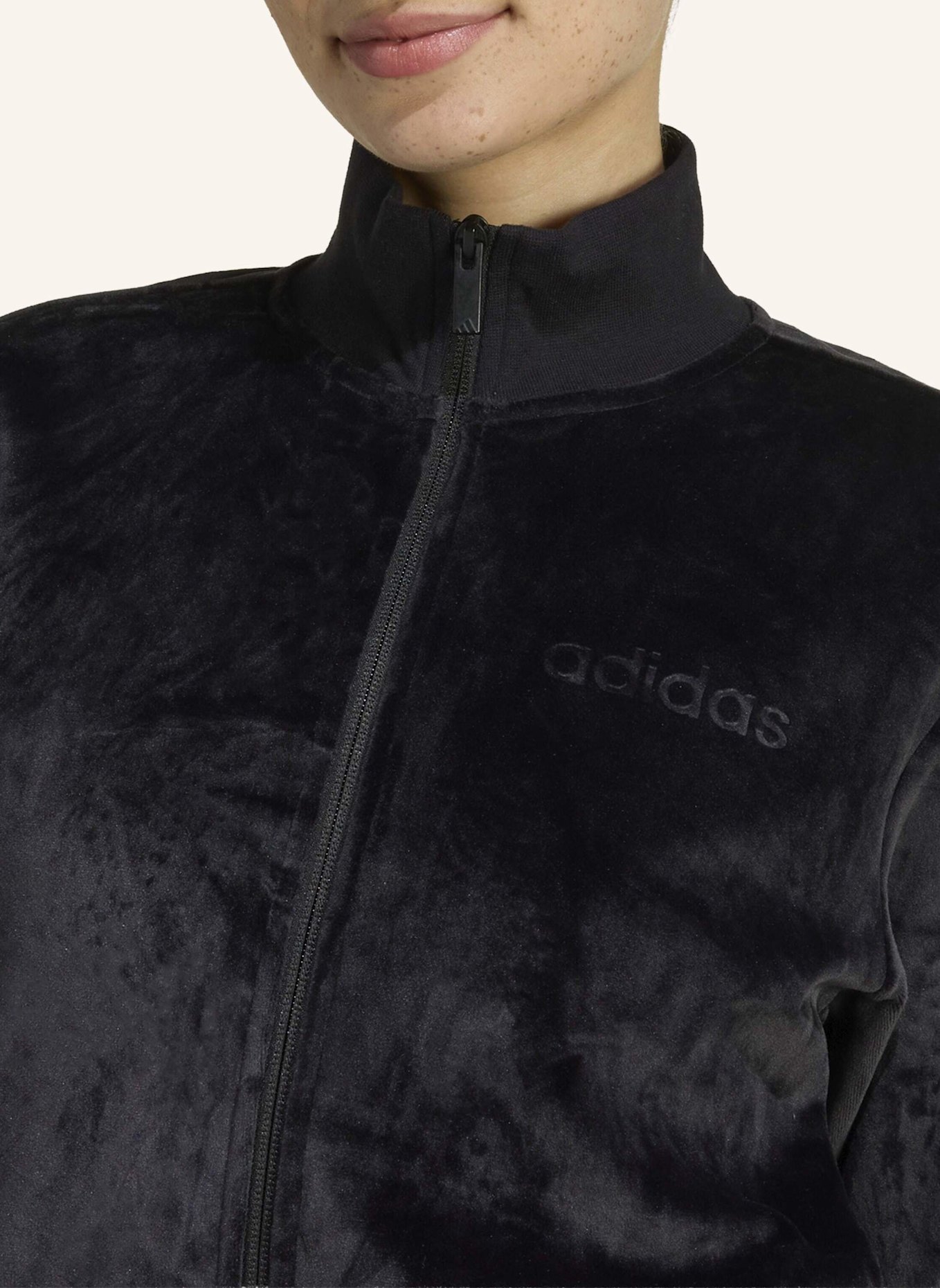 adidas GLAM VELVET TRAININGSANZUG: SCHWARZ
