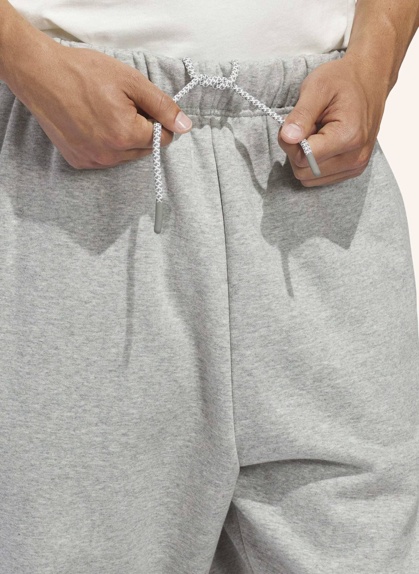 adidas ADIDAS BASKETBALL JOGGINGHOSE – GENDERNEUTRAL: GRAU