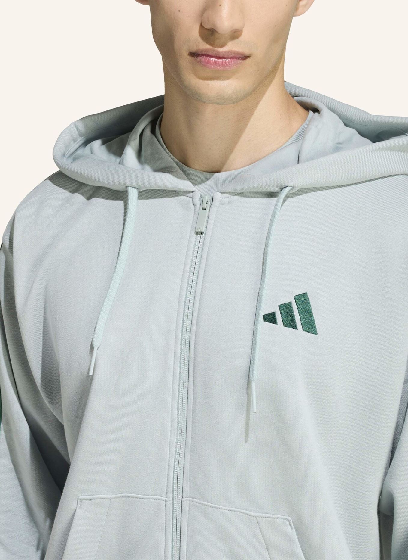 adidas ESSENTIALS 3-STREIFEN FRENCH TERRY KAPUZENJACKE: GRÜN