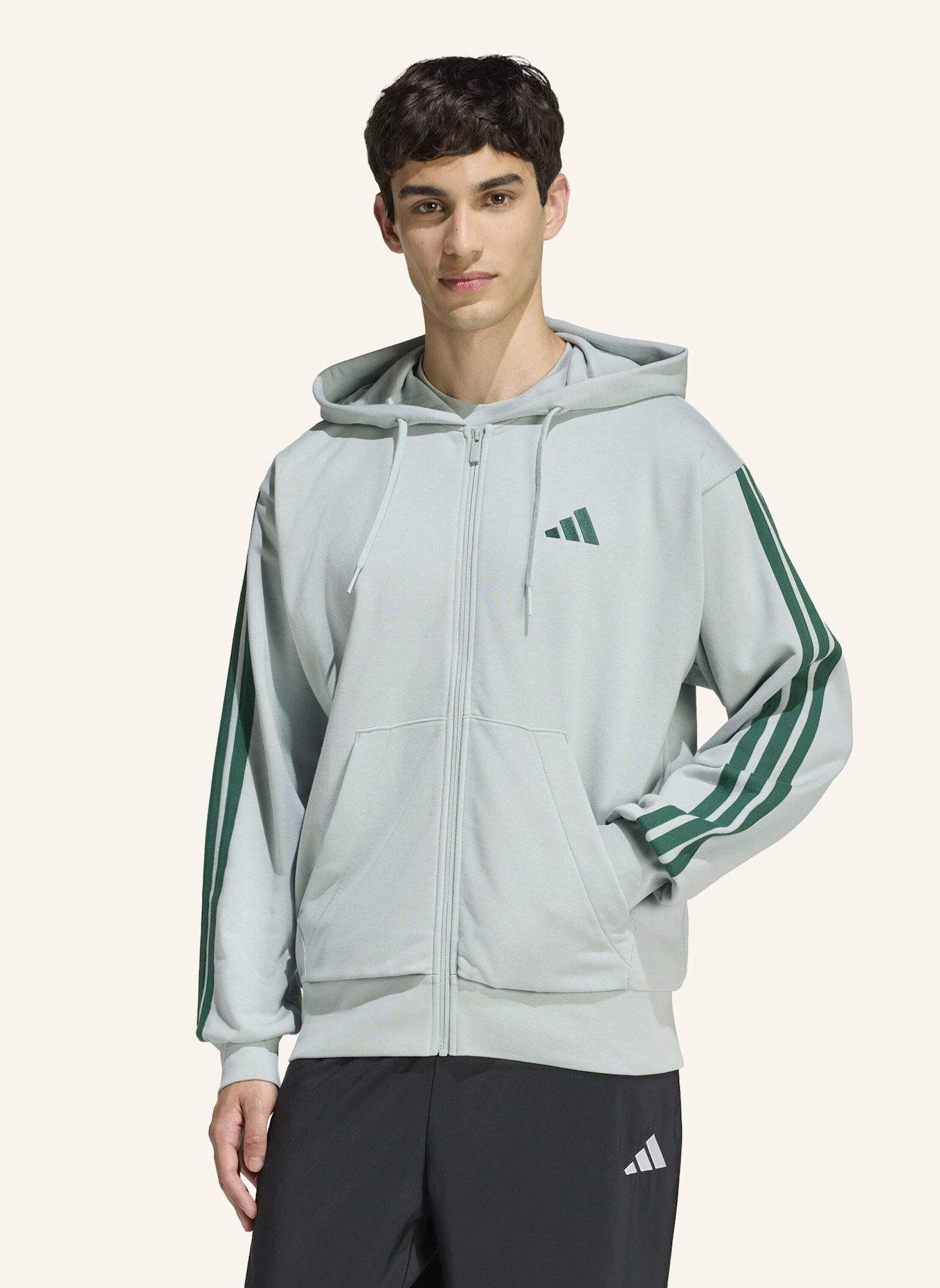 adidas ESSENTIALS 3-STREIFEN FRENCH TERRY KAPUZENJACKE: GRÜN