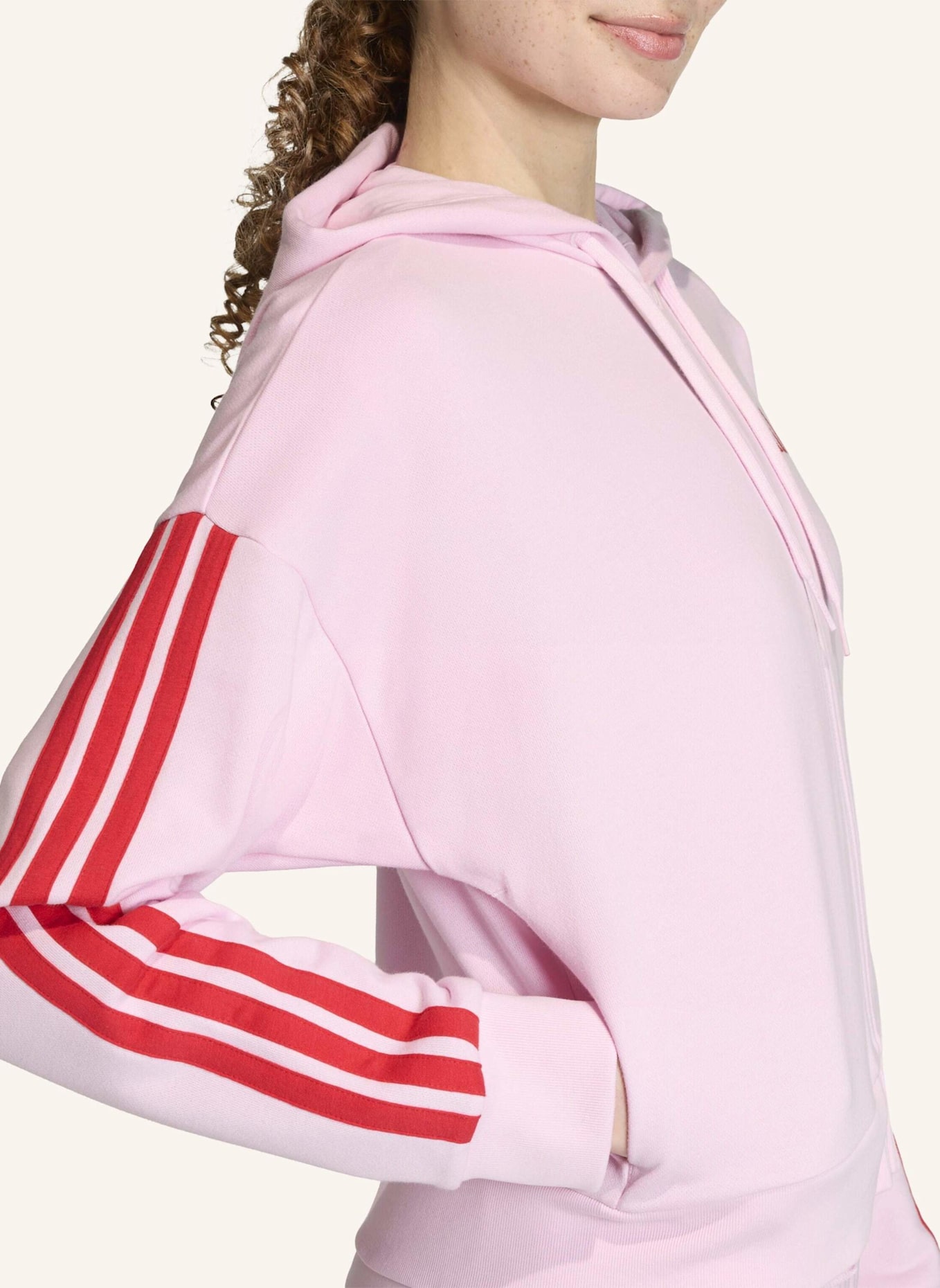 adidas ESSENTIALS 3-STREIFEN FRENCH TERRY KAPUZENJACKE: ROSA/ ROT
