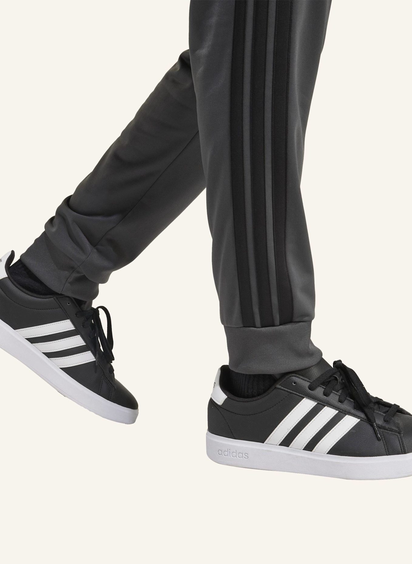 adidas Trainingsanzug 3 STRIPES: GRAU