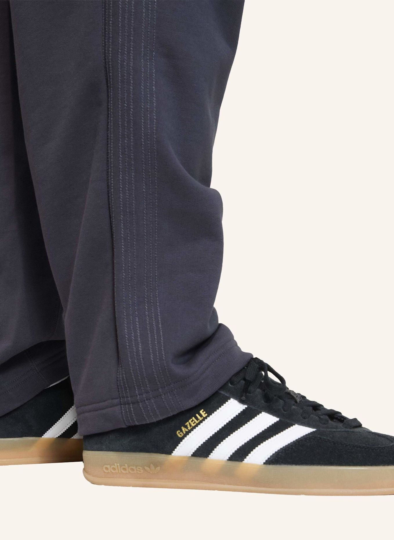 adidas Originals Sweatpants PREMIUM ESSENTIALS: LILA