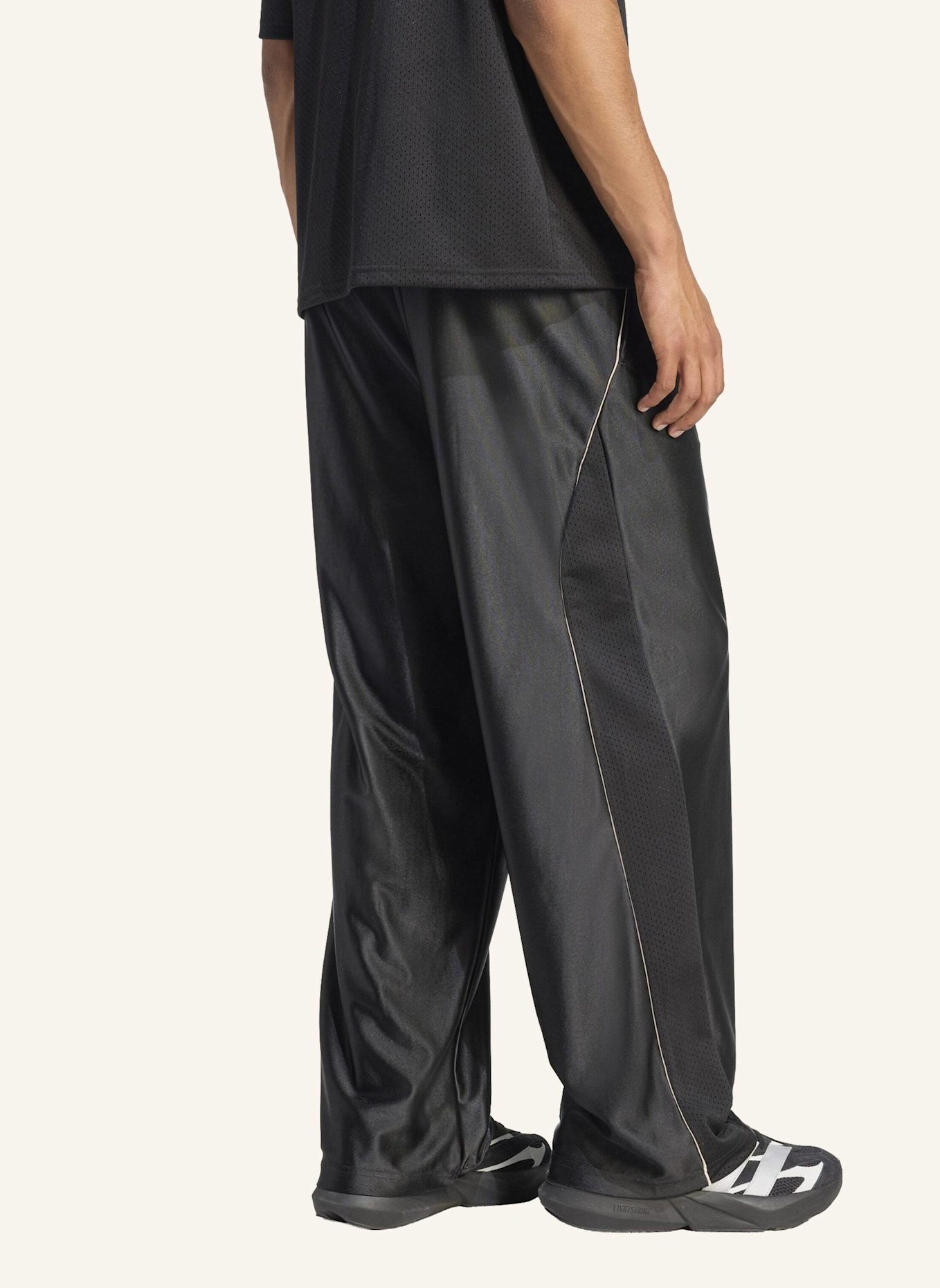 adidas GLÄNZENDE STADIUM TRIKOTHOSE: SCHWARZ/ BEIGE/ WEISS