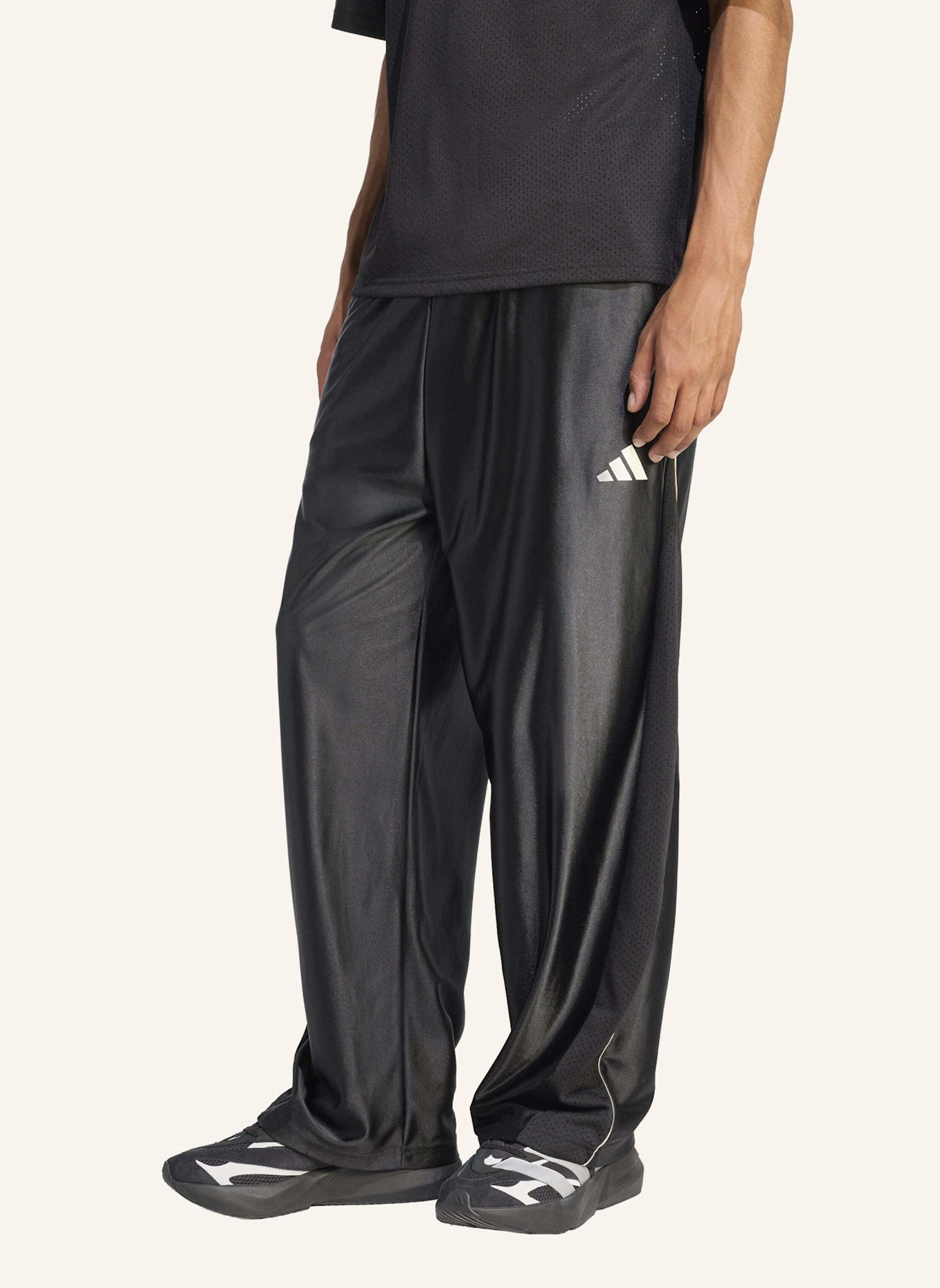 adidas GLÄNZENDE STADIUM TRIKOTHOSE: SCHWARZ/ BEIGE/ WEISS