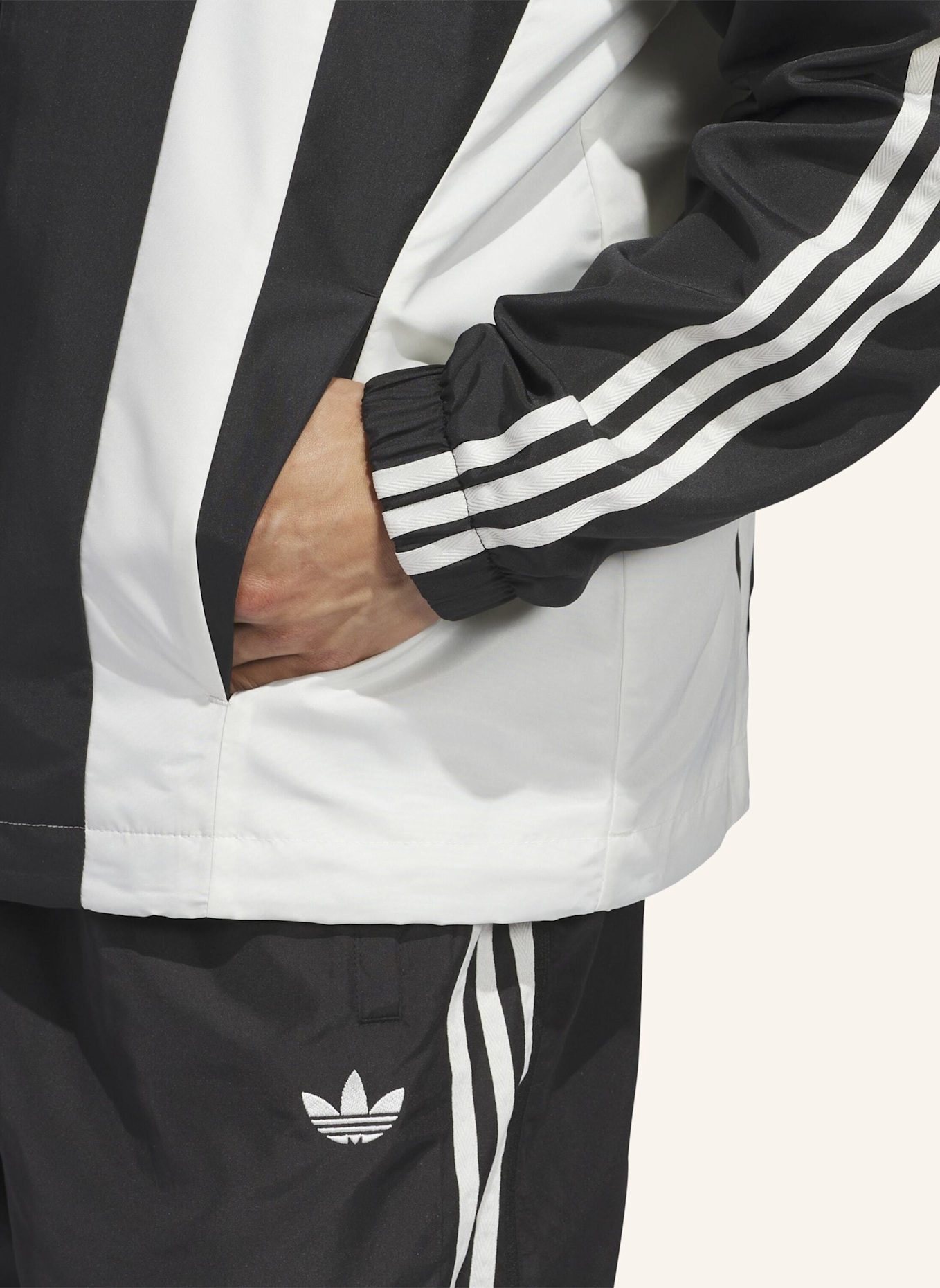 adidas Originals ORIGINALS BASKETBALL WINDBREAKER JACKE: SCHWARZ
