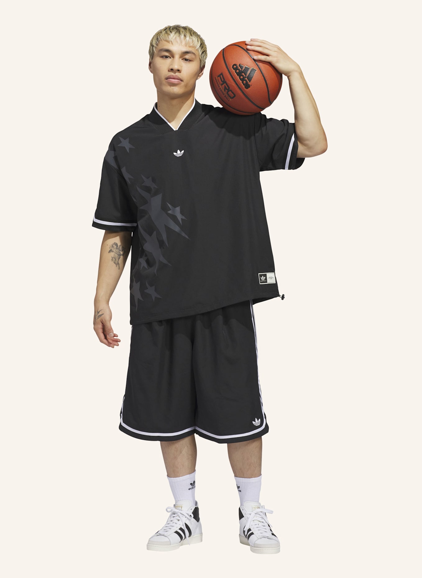 adidas Originals ORIGINALS BASKETBALL LONG SHORTS: SCHWARZ