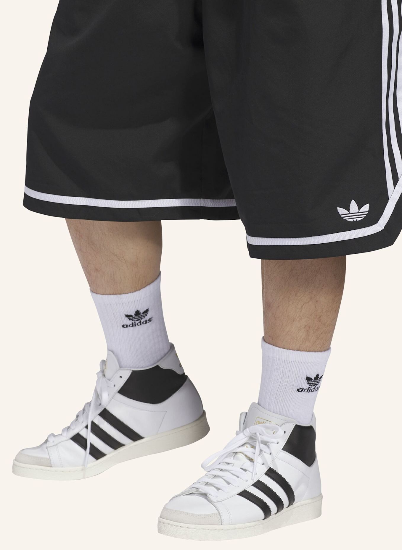adidas Originals ORIGINALS BASKETBALL LONG SHORTS: SCHWARZ