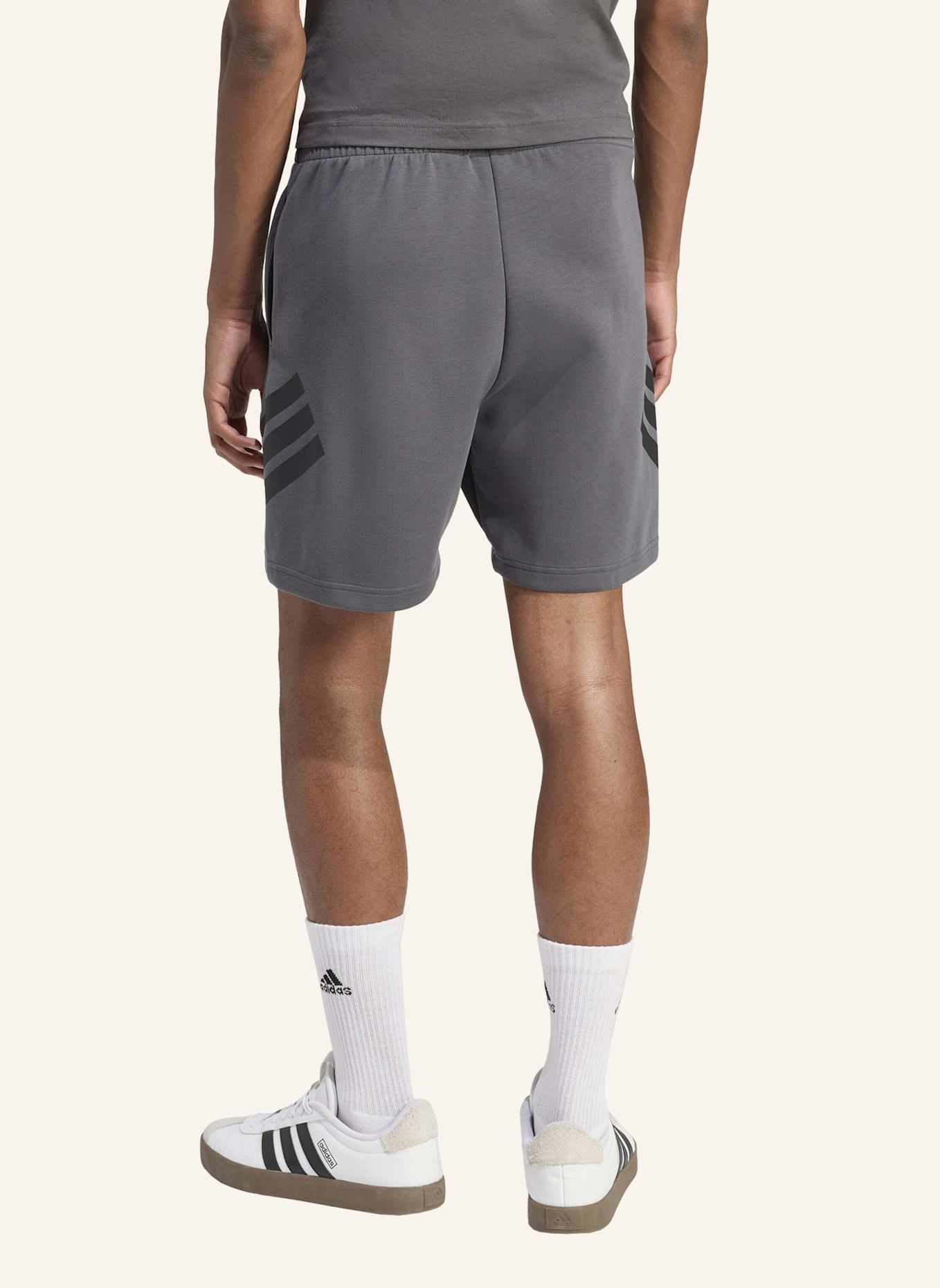 adidas Sweatshorts FUTURE ICONS: GRAU