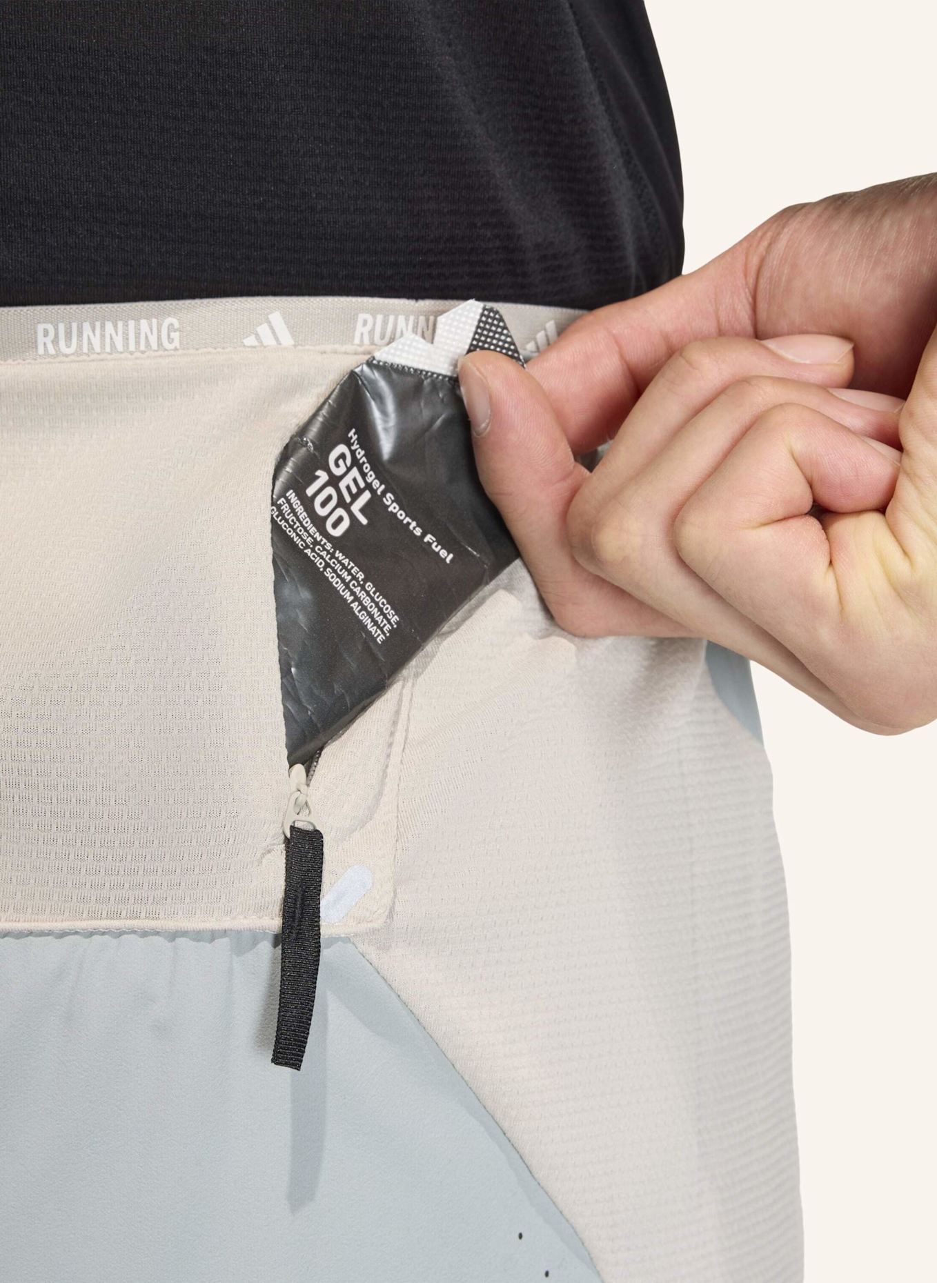 adidas ADI365BREEZE LAUFSHORTS: GRÜN/ BEIGE