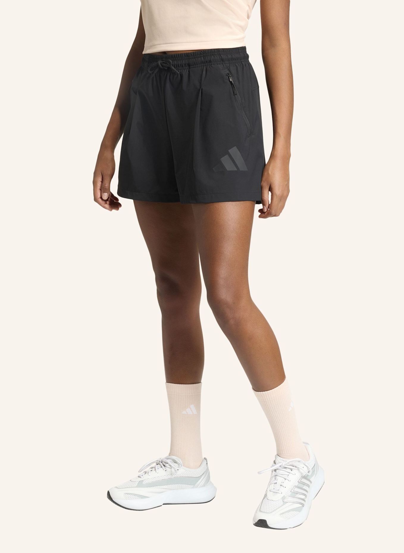 adidas ADIDAS Z.N.E. WOVEN SHORTS: SCHWARZ