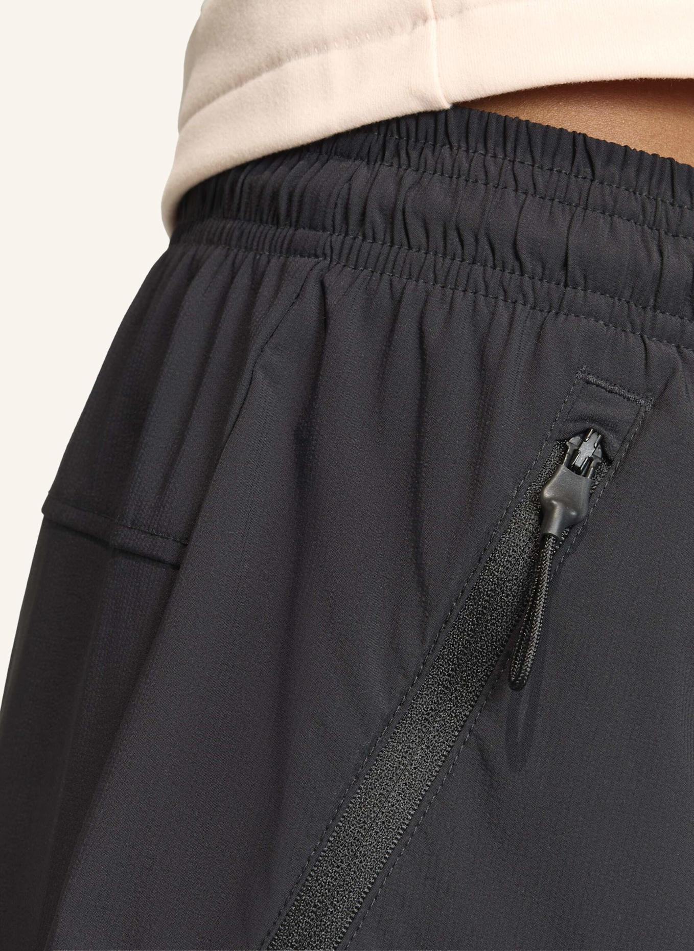 adidas ADIDAS Z.N.E. WOVEN SHORTS: SCHWARZ