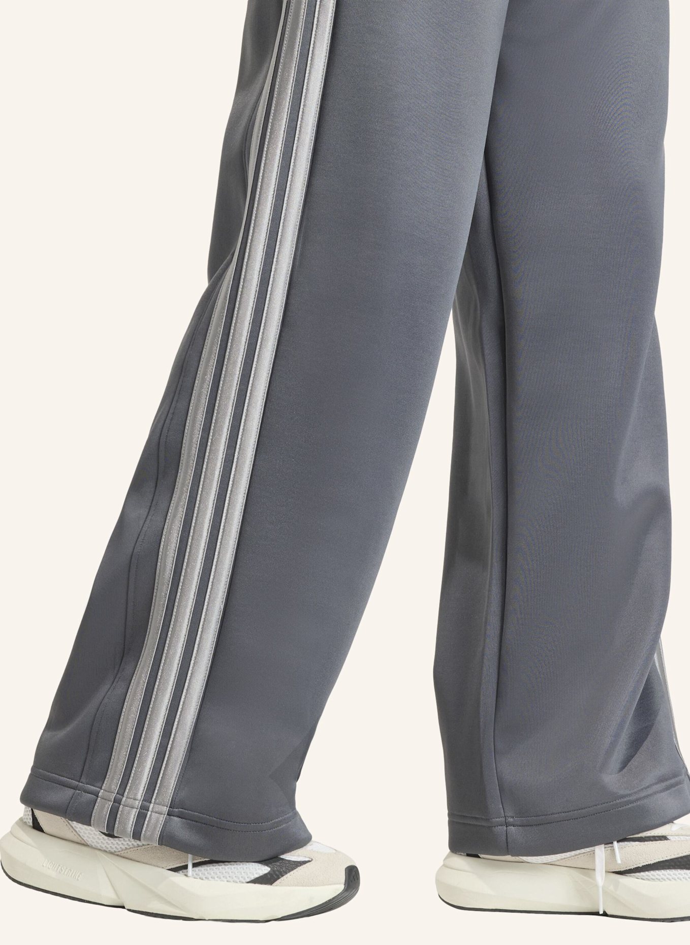 adidas STADIUM 3-STREIFEN TRAININGSHOSE: GRAU