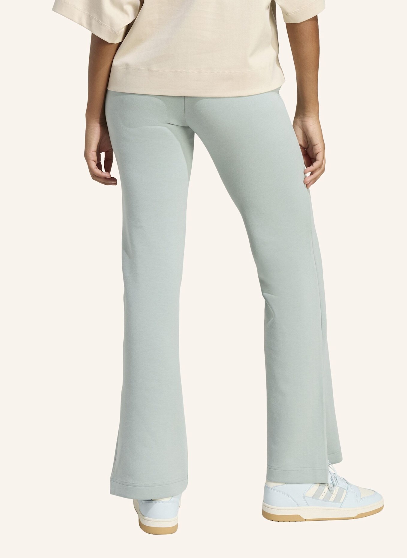 adidas Hose SOFT LUX FLARED: GRÜN